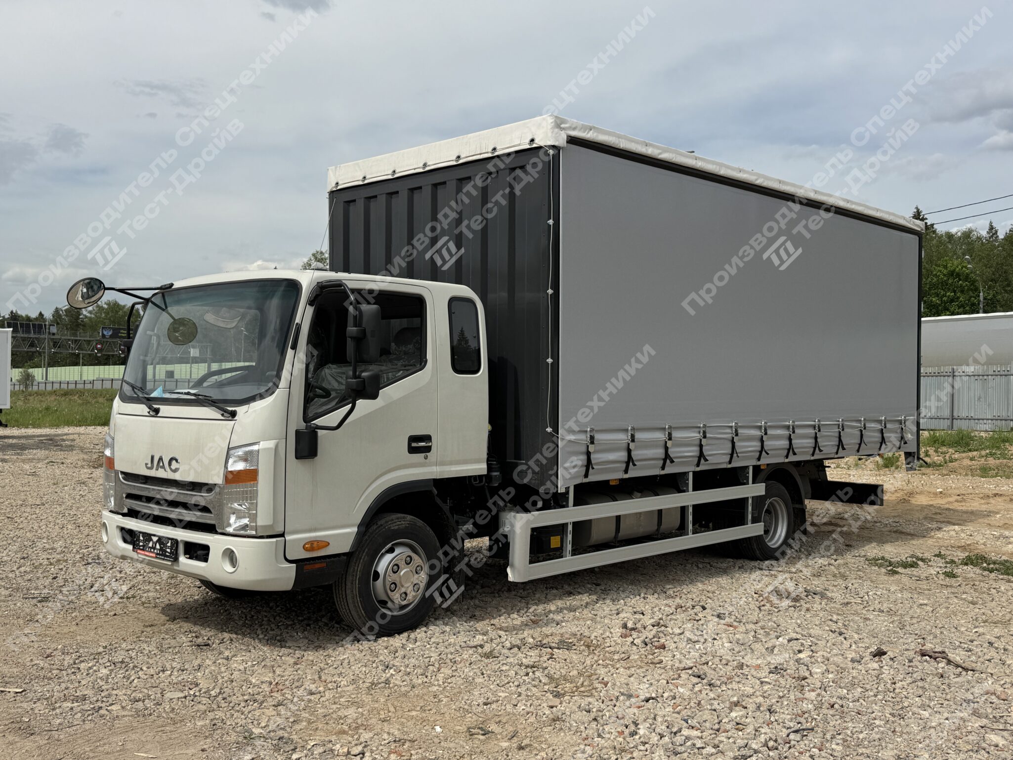 Шторно-бортовой JAC N90 6x2 Фото №1