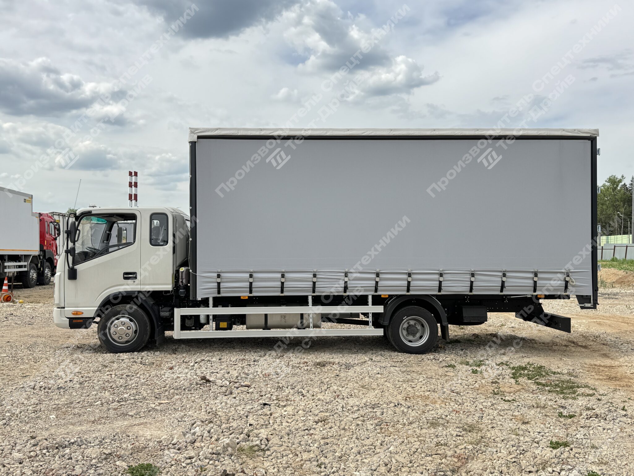 Шторно-бортовой JAC N90 6x2 Фото №4