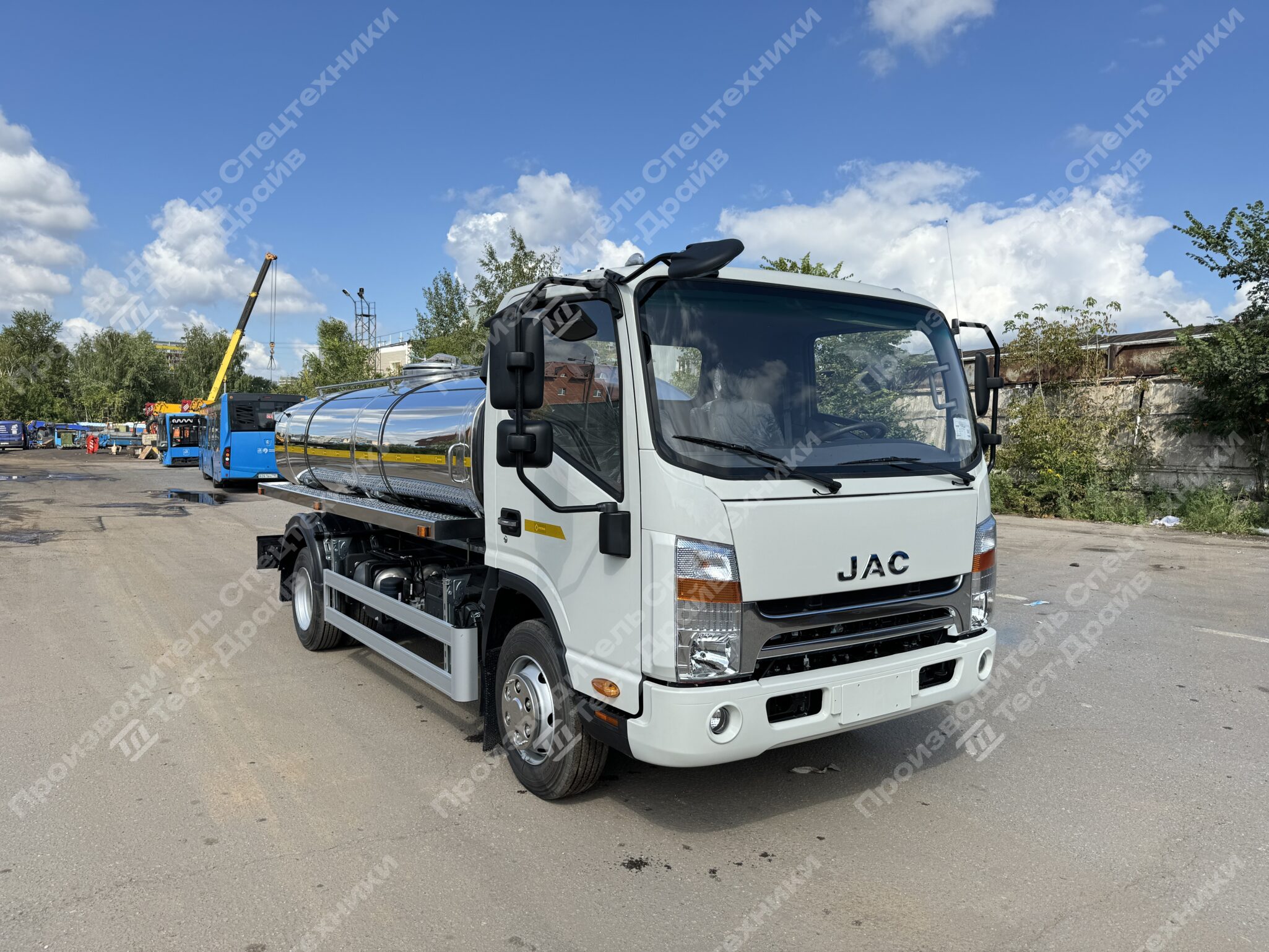 Пищевая цистерна JAC N90 4x2 Фото №2
