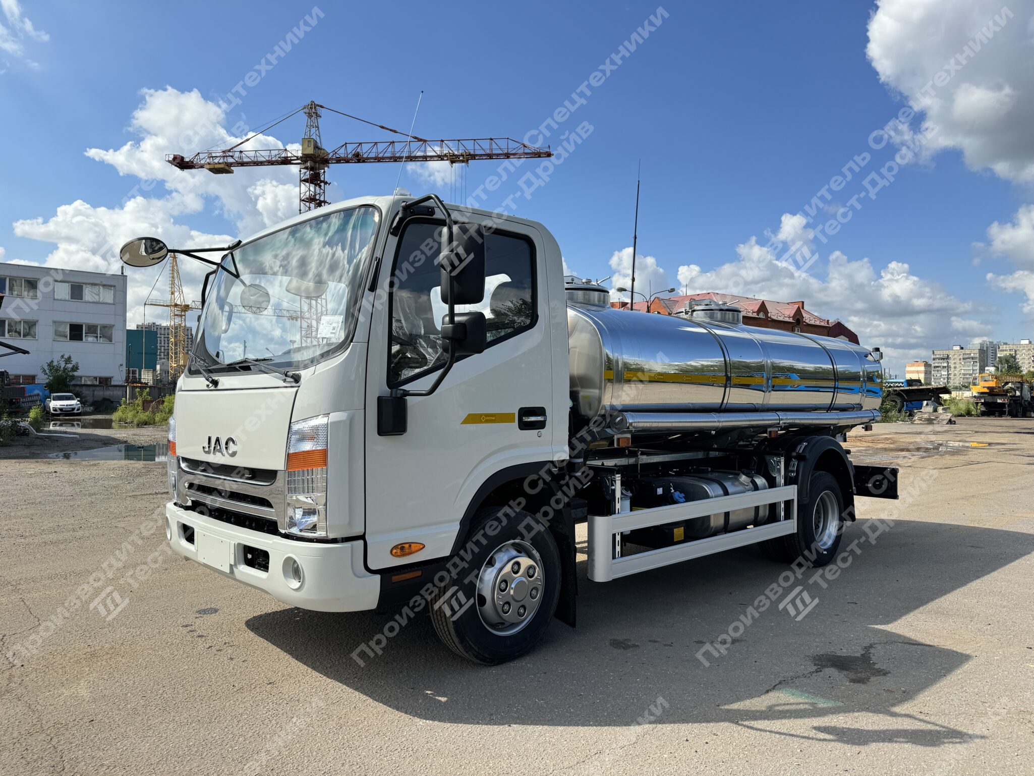 Пищевая цистерна JAC N90 4x2 Фото №1