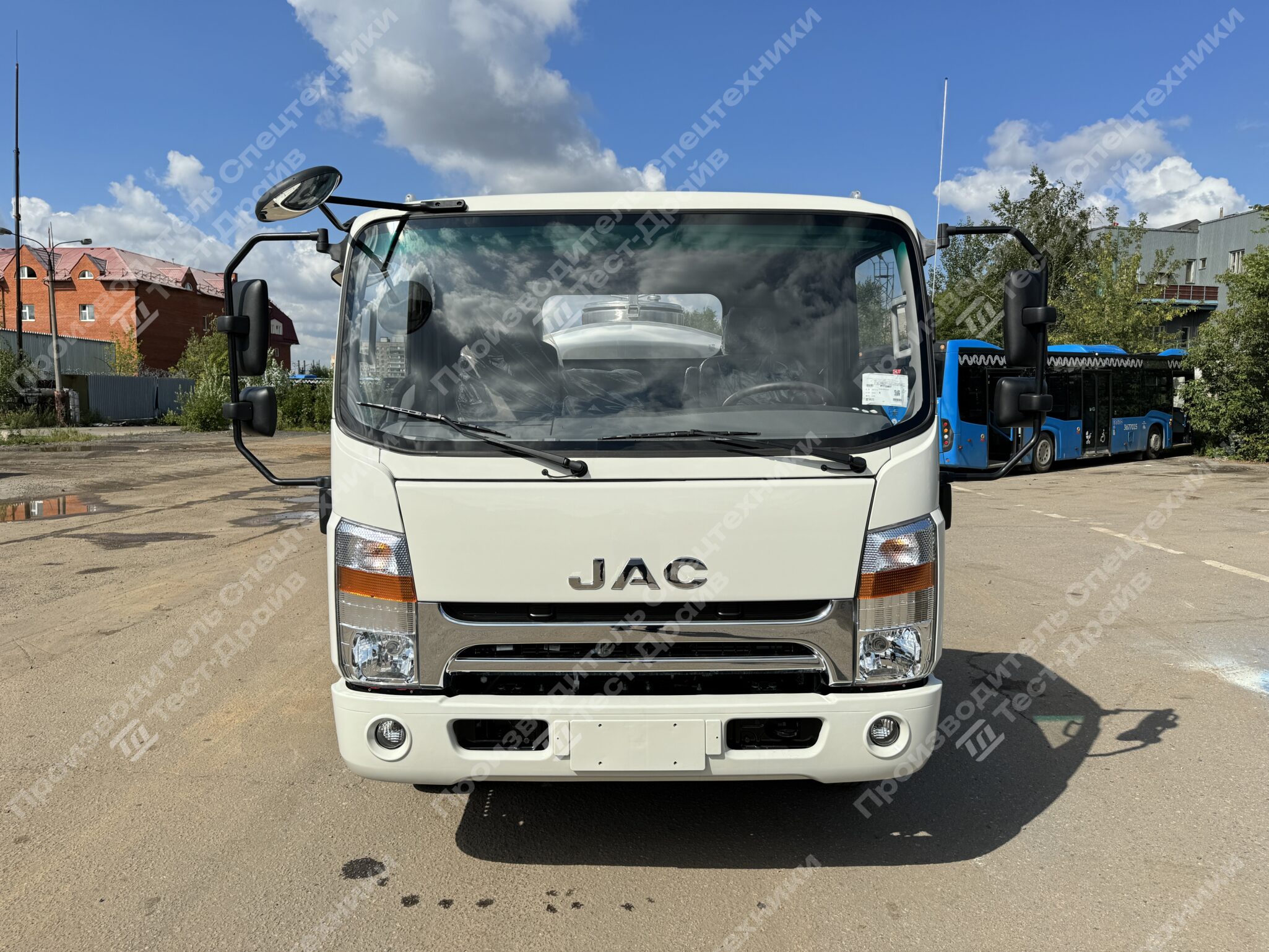 Пищевая цистерна JAC N90 4x2 Фото №8
