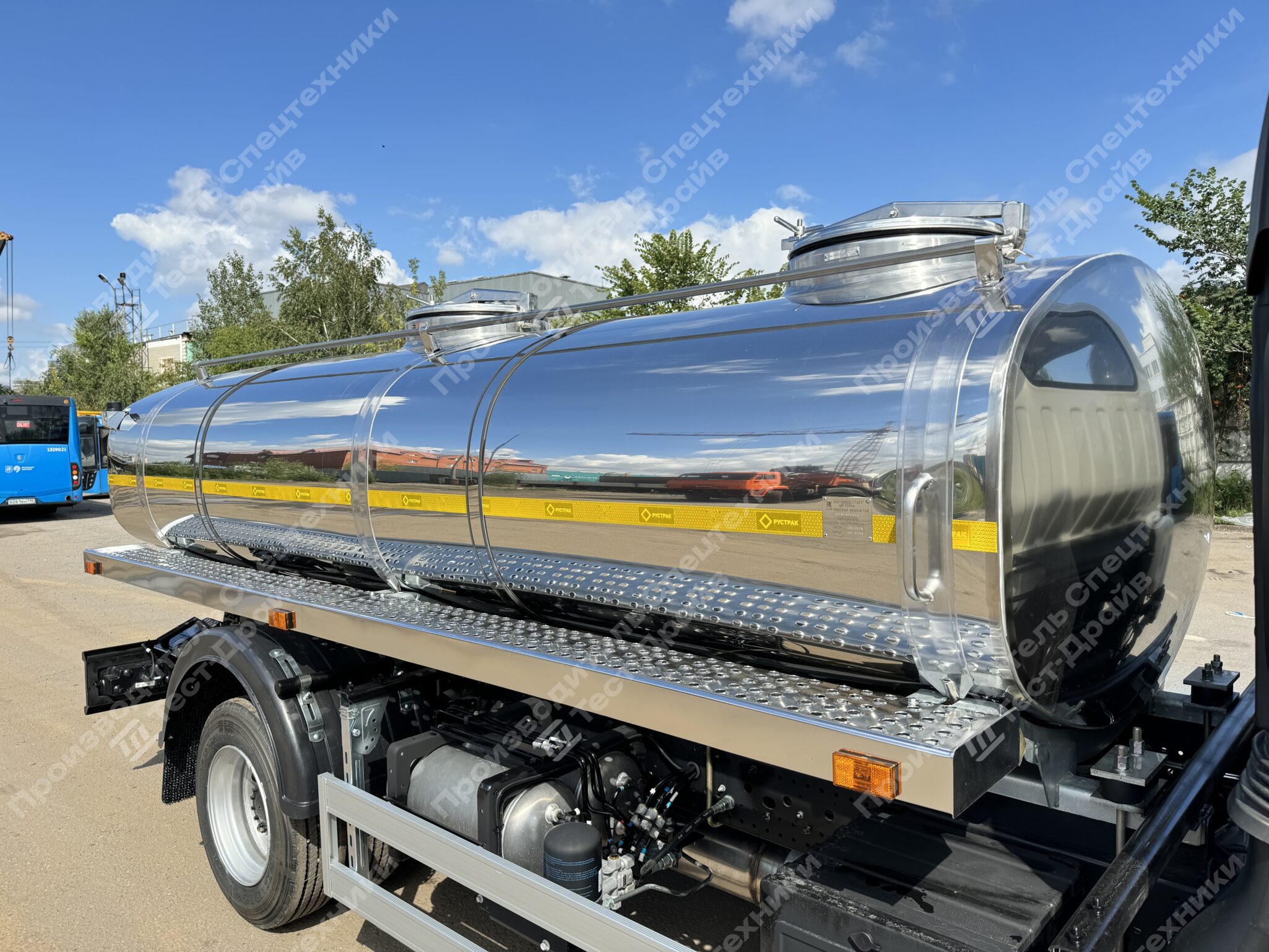 Пищевая цистерна JAC N90 4x2 Фото №9