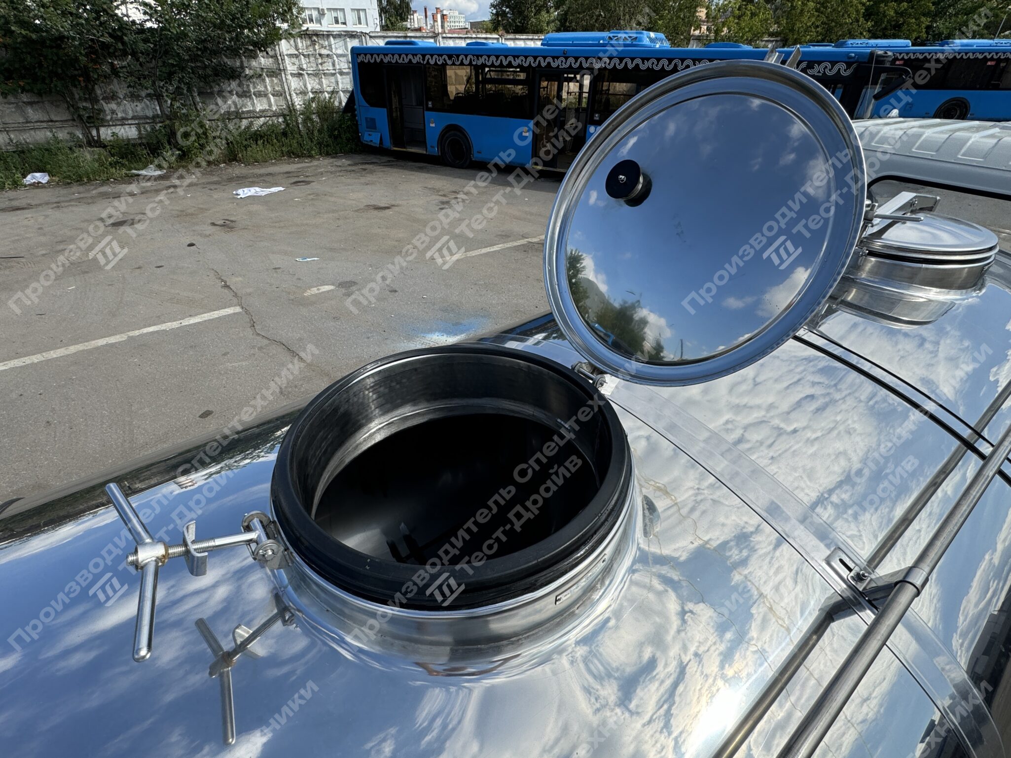 Пищевая цистерна JAC N90 4x2 Фото №28