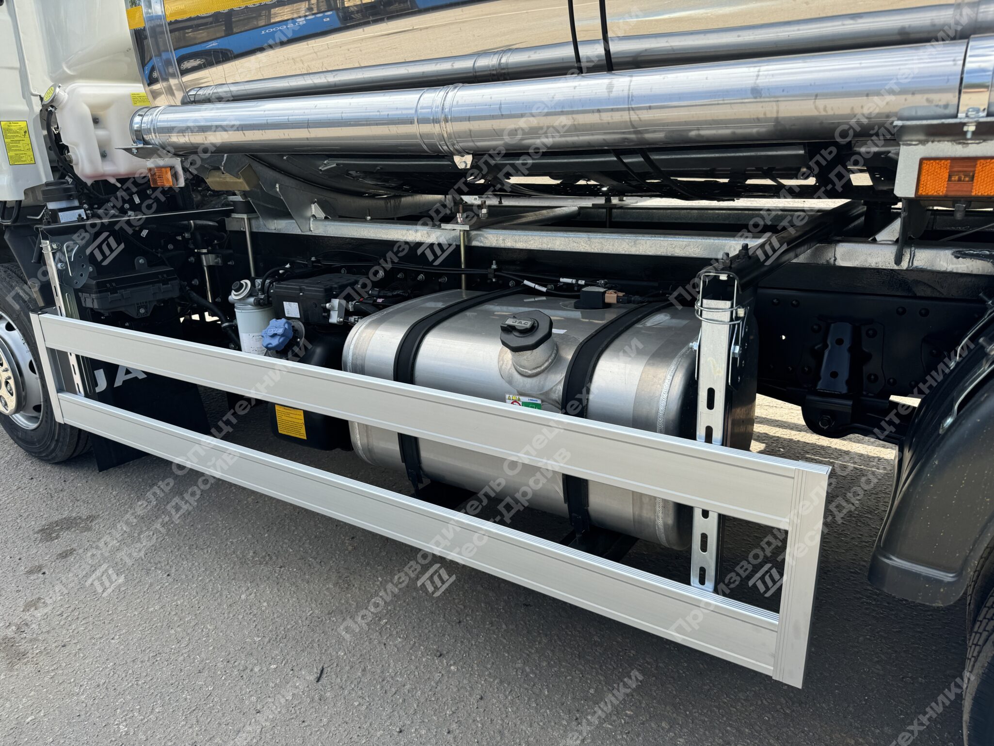 Пищевая цистерна JAC N90 4x2 Фото №36