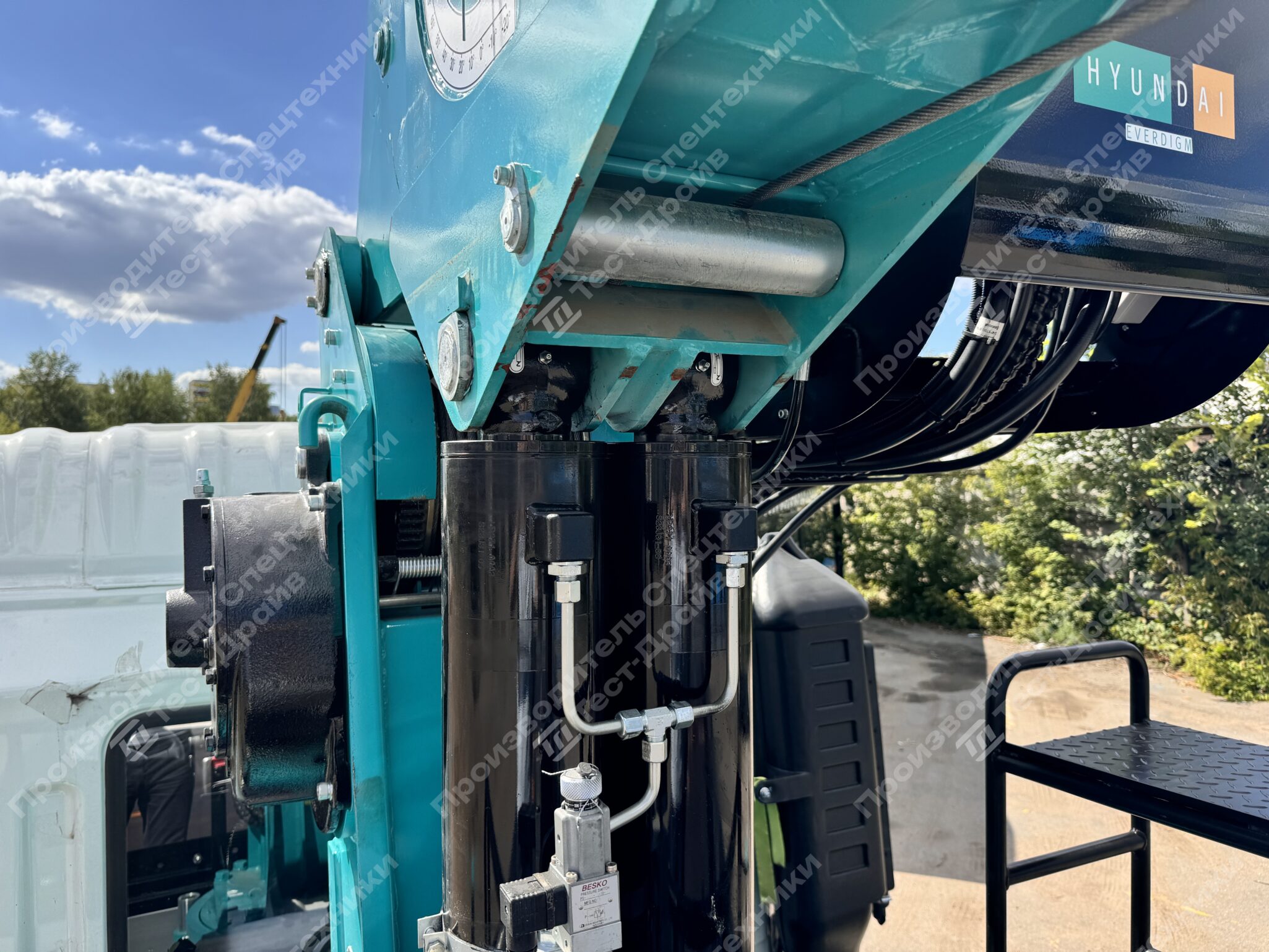 Бортовой JAC N200L 6x4 с КМУ HKTC HLC 8016 Фото №33