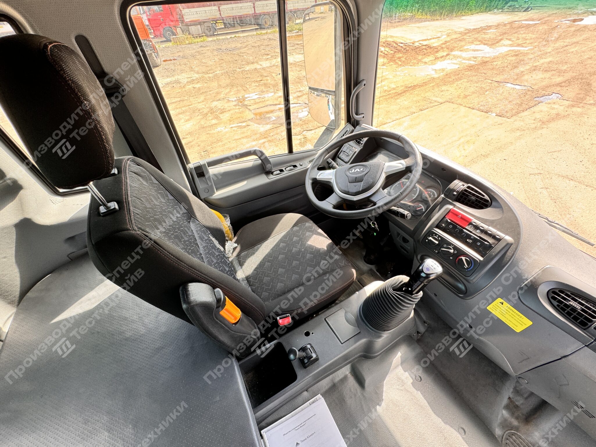 Бортовой JAC N200L 6x4 с КМУ HKTC HLC 8016 Фото №49