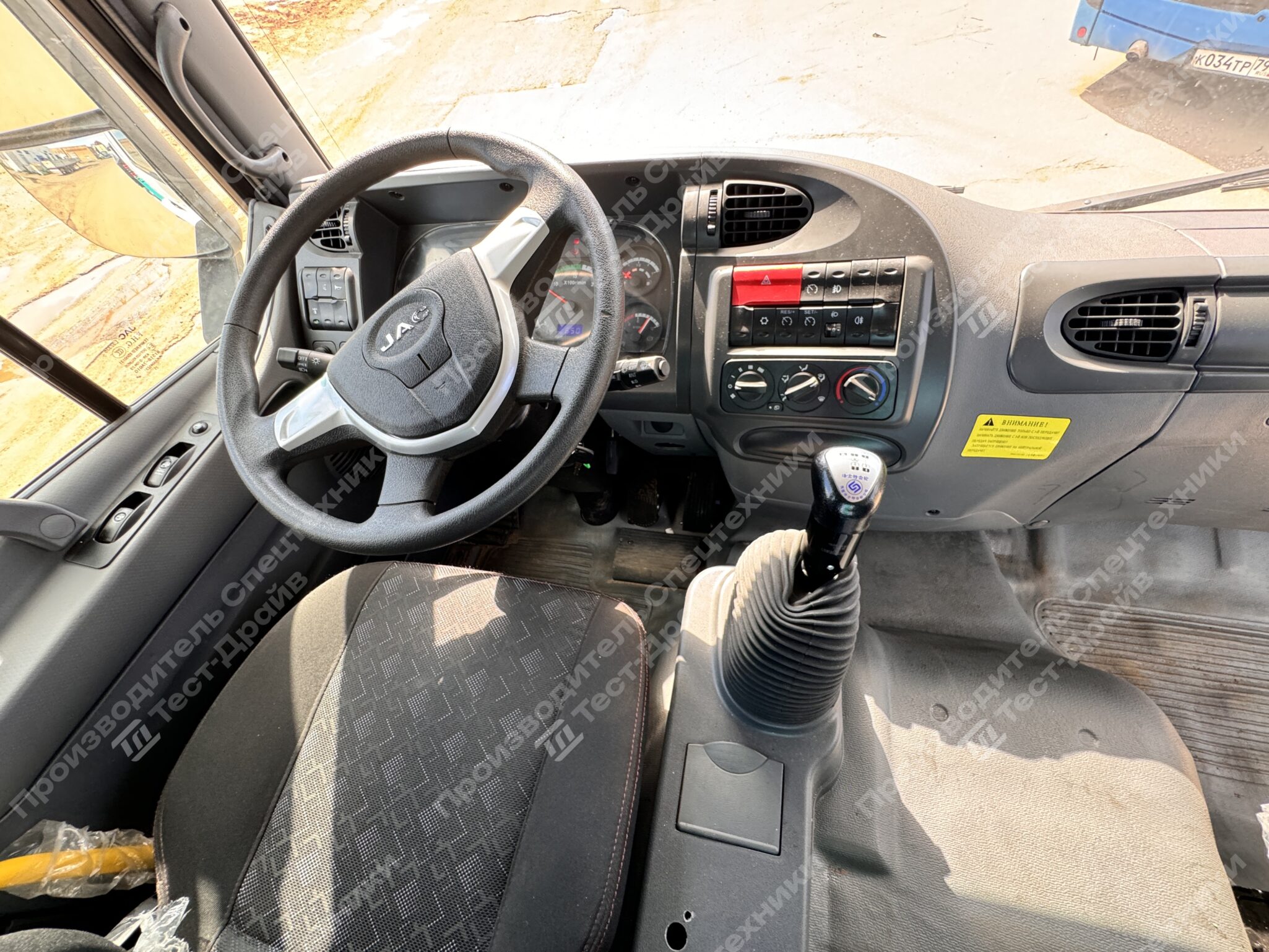 Бортовой JAC N200L 6x4 с КМУ HKTC HLC 8016 Фото №50