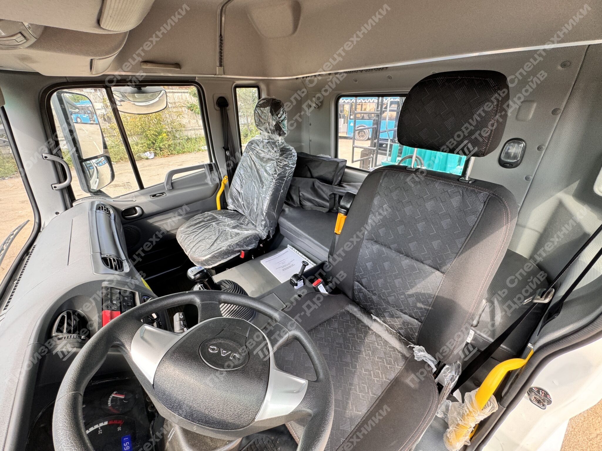 Бортовой JAC N200L 6x4 с КМУ HKTC HLC 8016 Фото №54