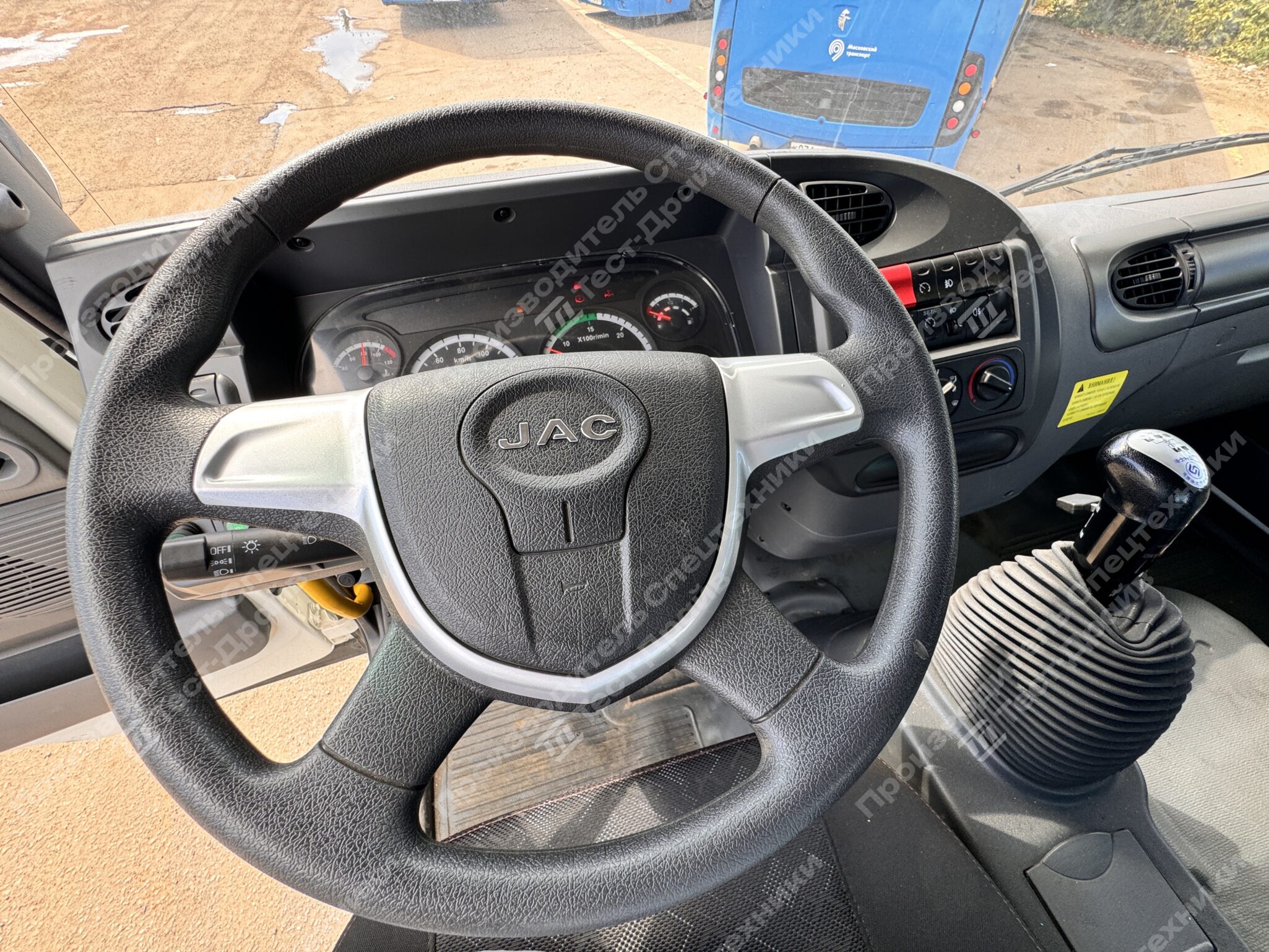 Бортовой JAC N200L 6x4 с КМУ HKTC HLC 8016 Фото №56