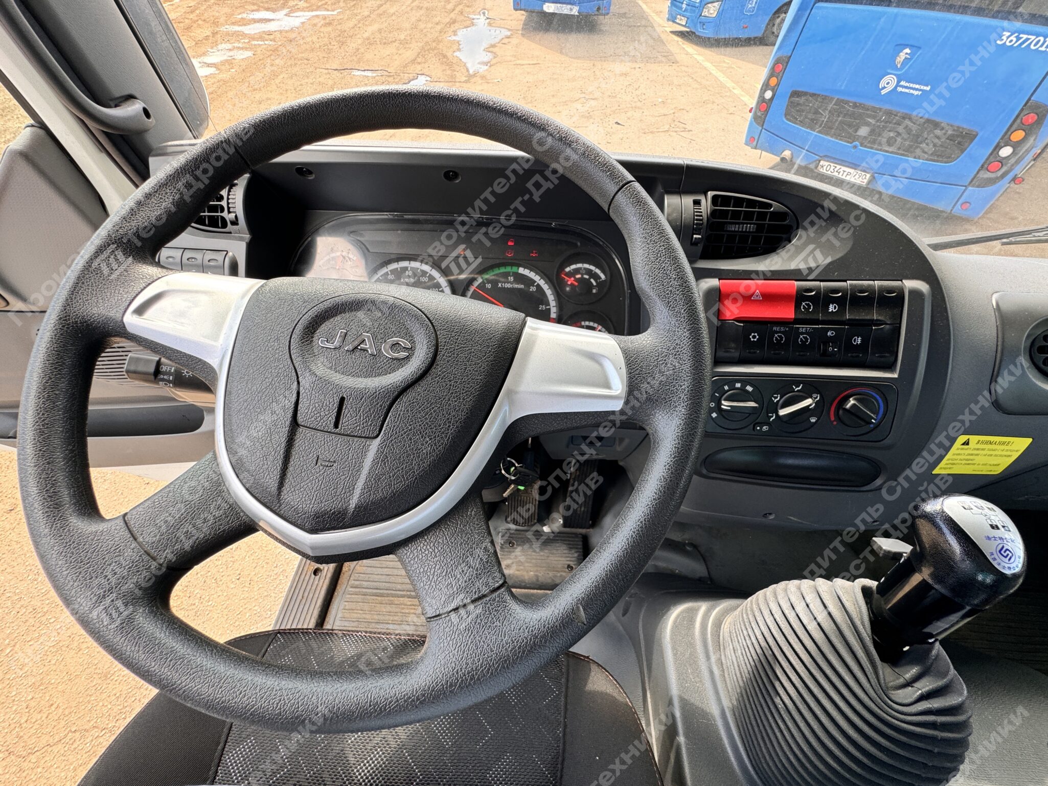 Бортовой JAC N200L 6x4 с КМУ HKTC HLC 8016 Фото №57