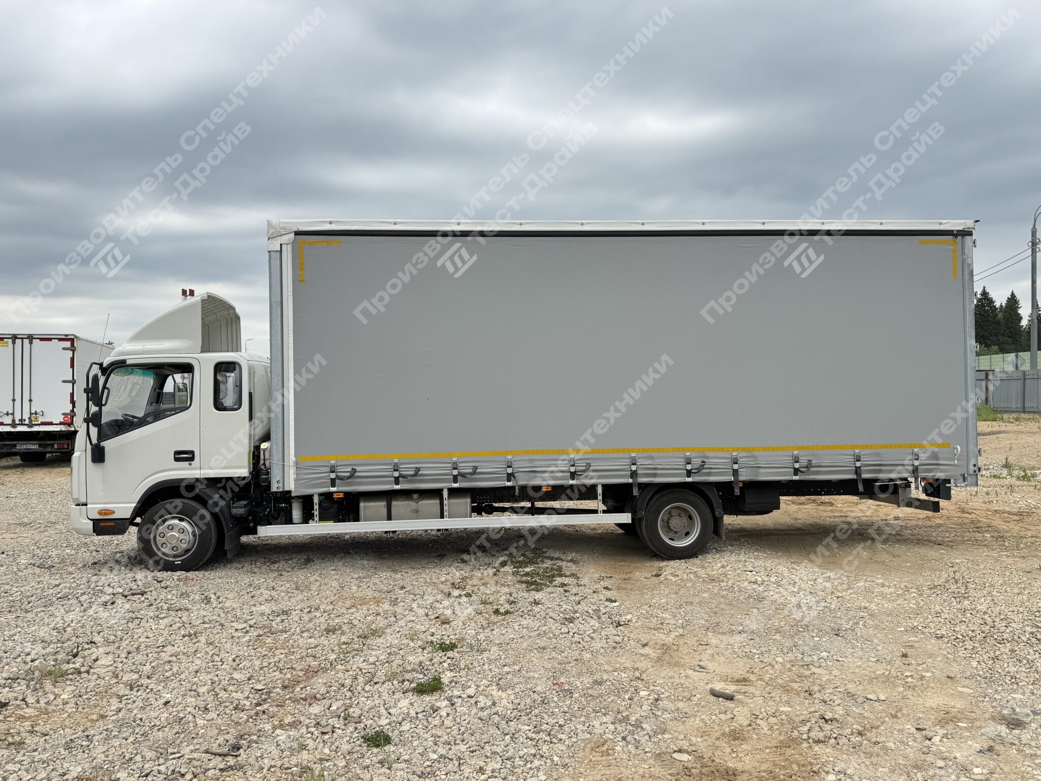 Шторно-бортовой JAC N90L 4x2 Фото №3