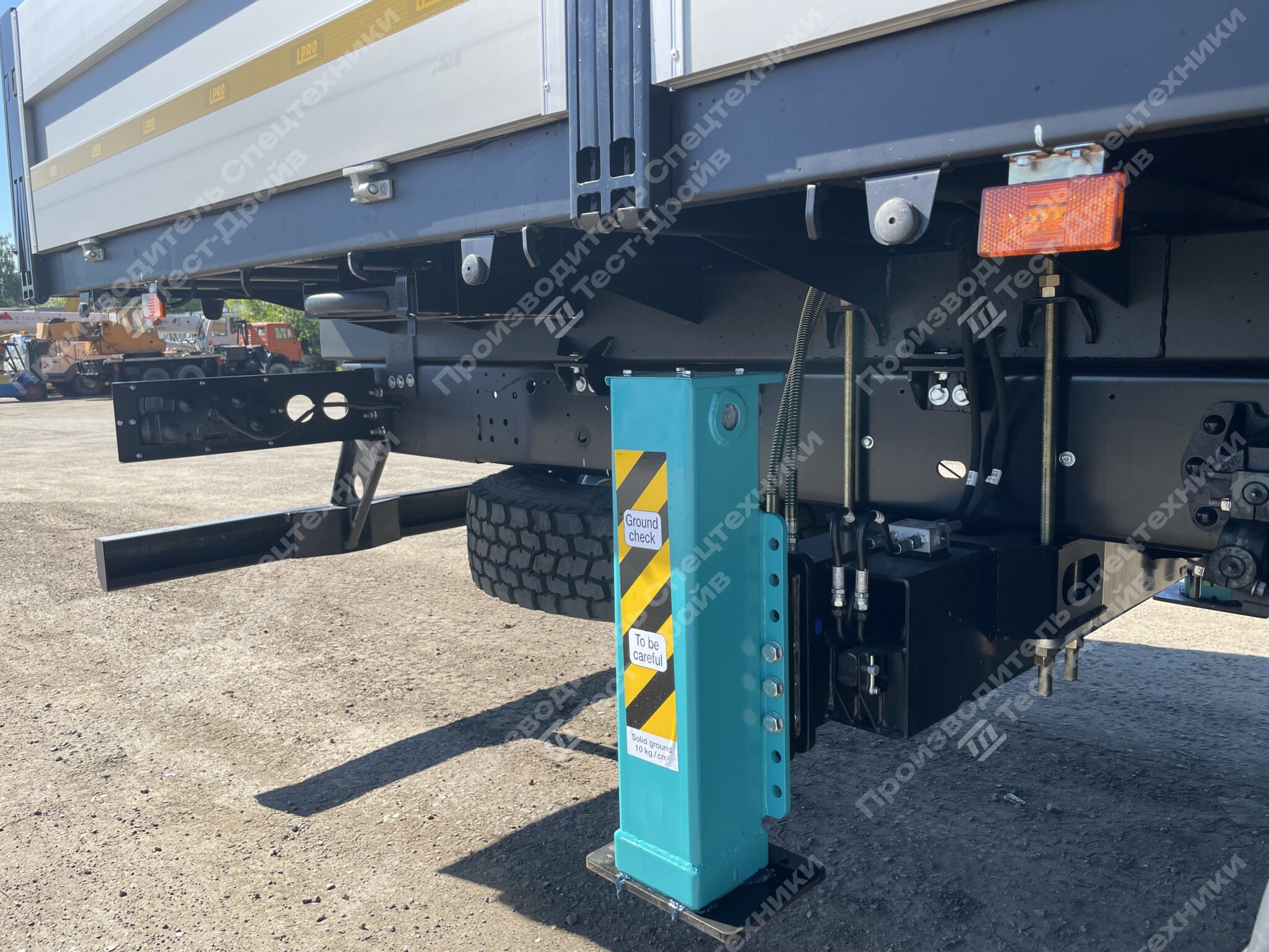 Бортовой JAC N180 6x4 с КМУ HKTC HLC 7016 Фото №11