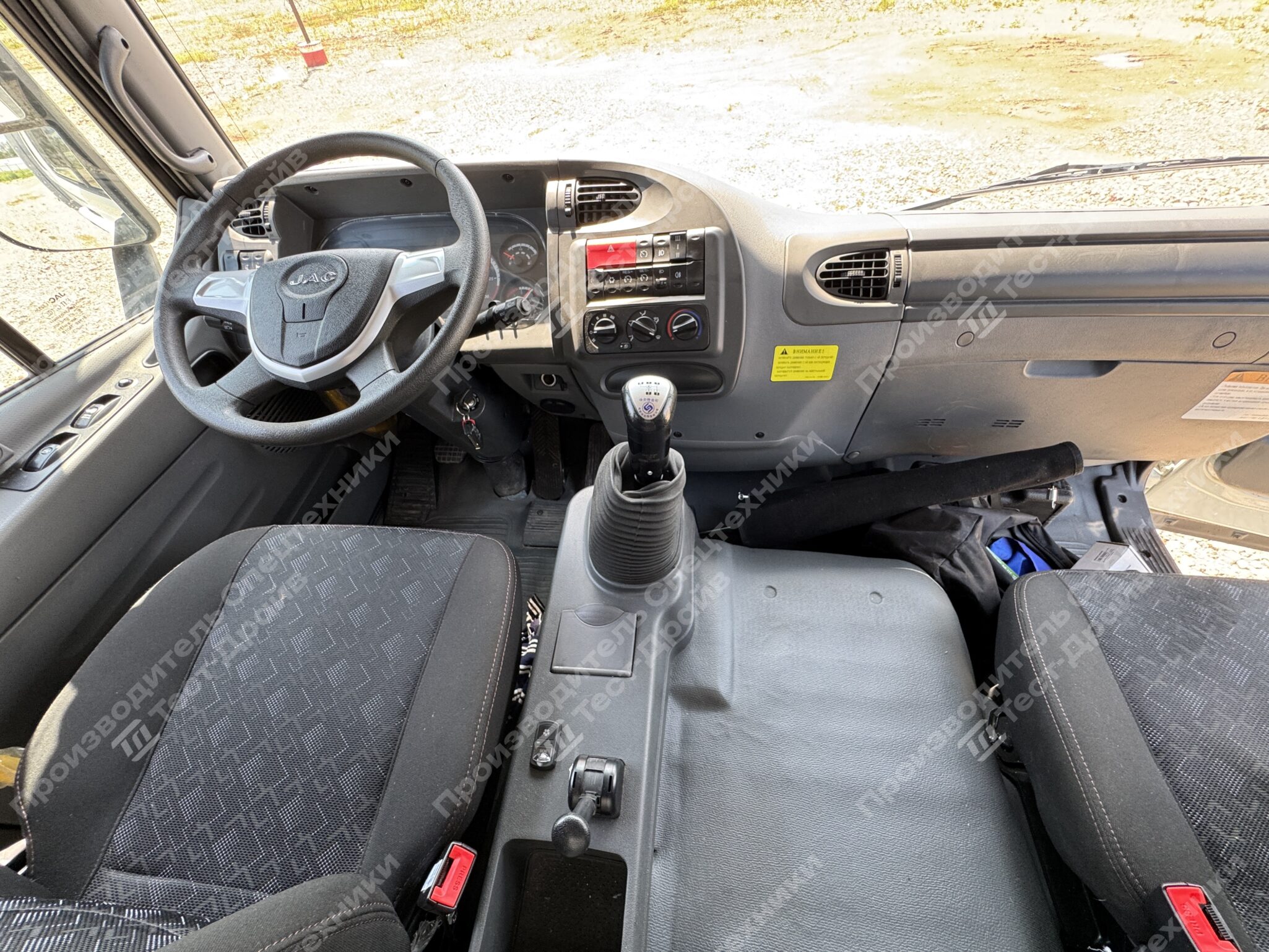 Шторно-бортовой JAC N200 6x2 с платформой Фото №26