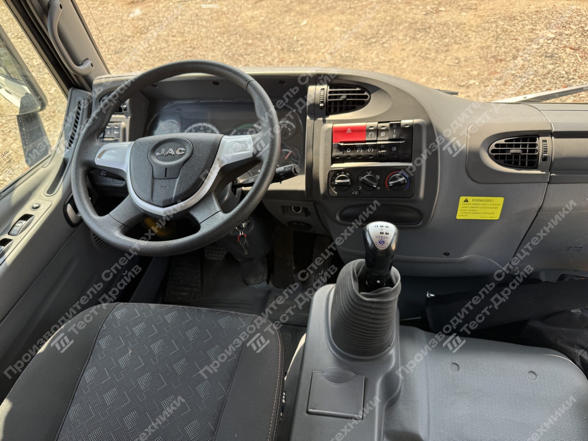 Шторно-бортовой JAC N200 6x2 с платформой Фото №28