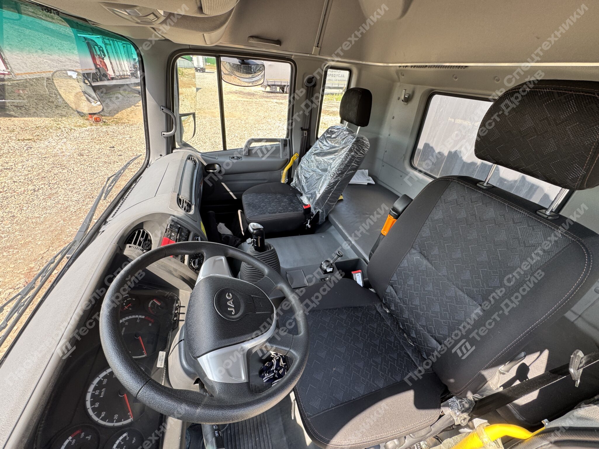 Шторно-бортовой JAC N200 6x2 с платформой Фото №29