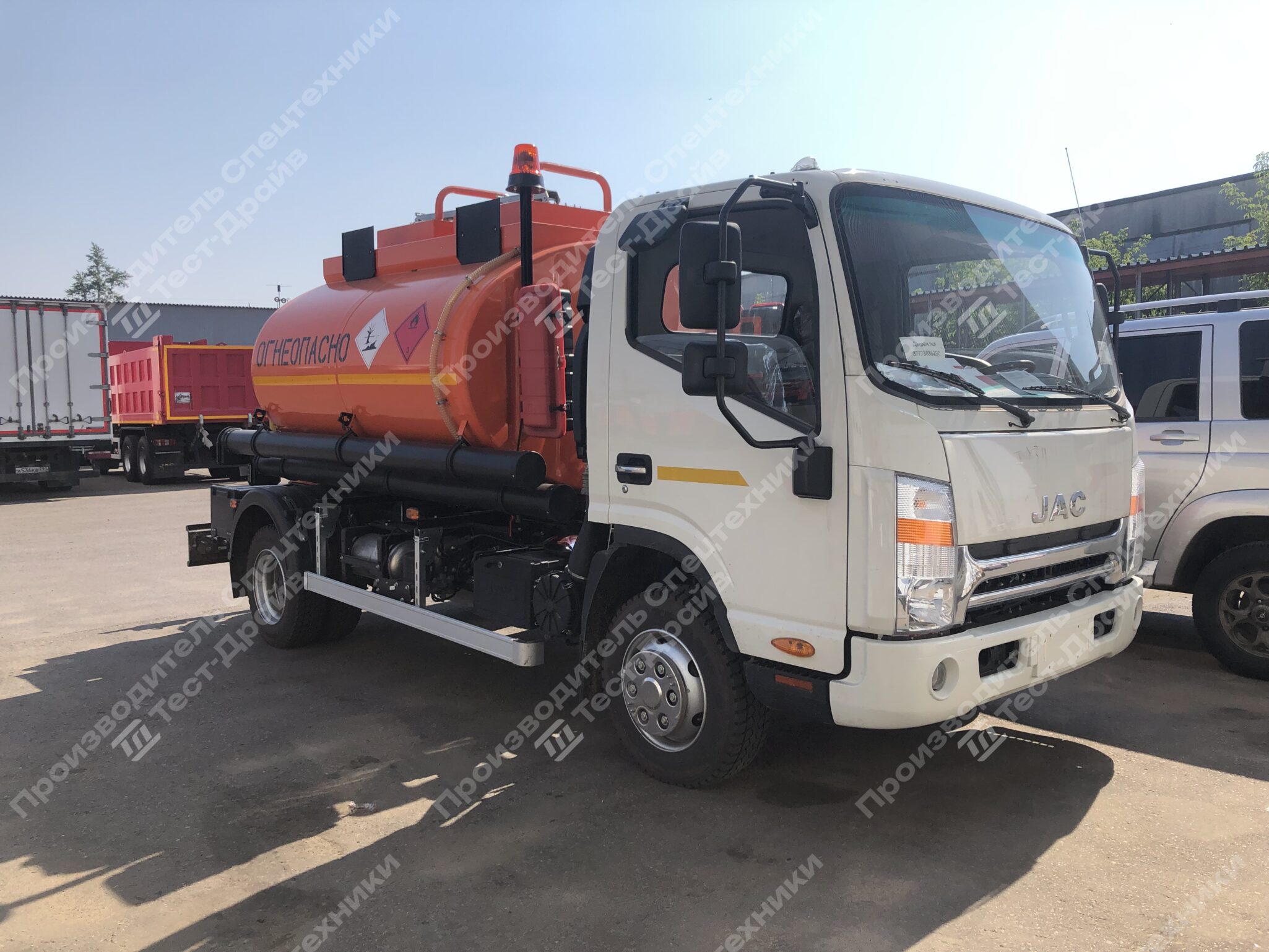 Автотопливозаправщик JAC N90 4x2 6 куб Фото №1