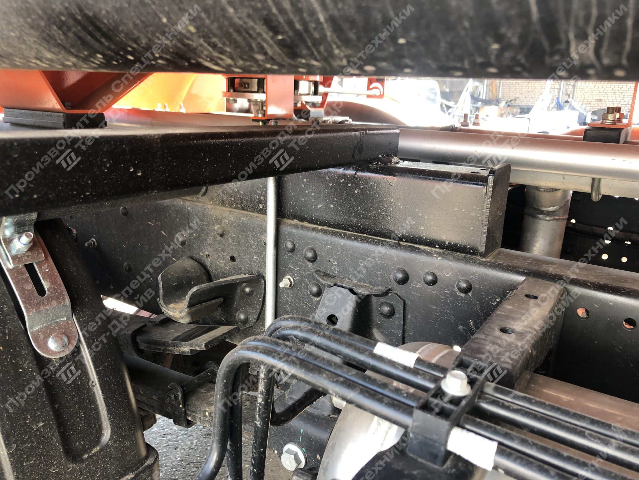 Автотопливозаправщик JAC N90 4x2 6 куб Фото №5