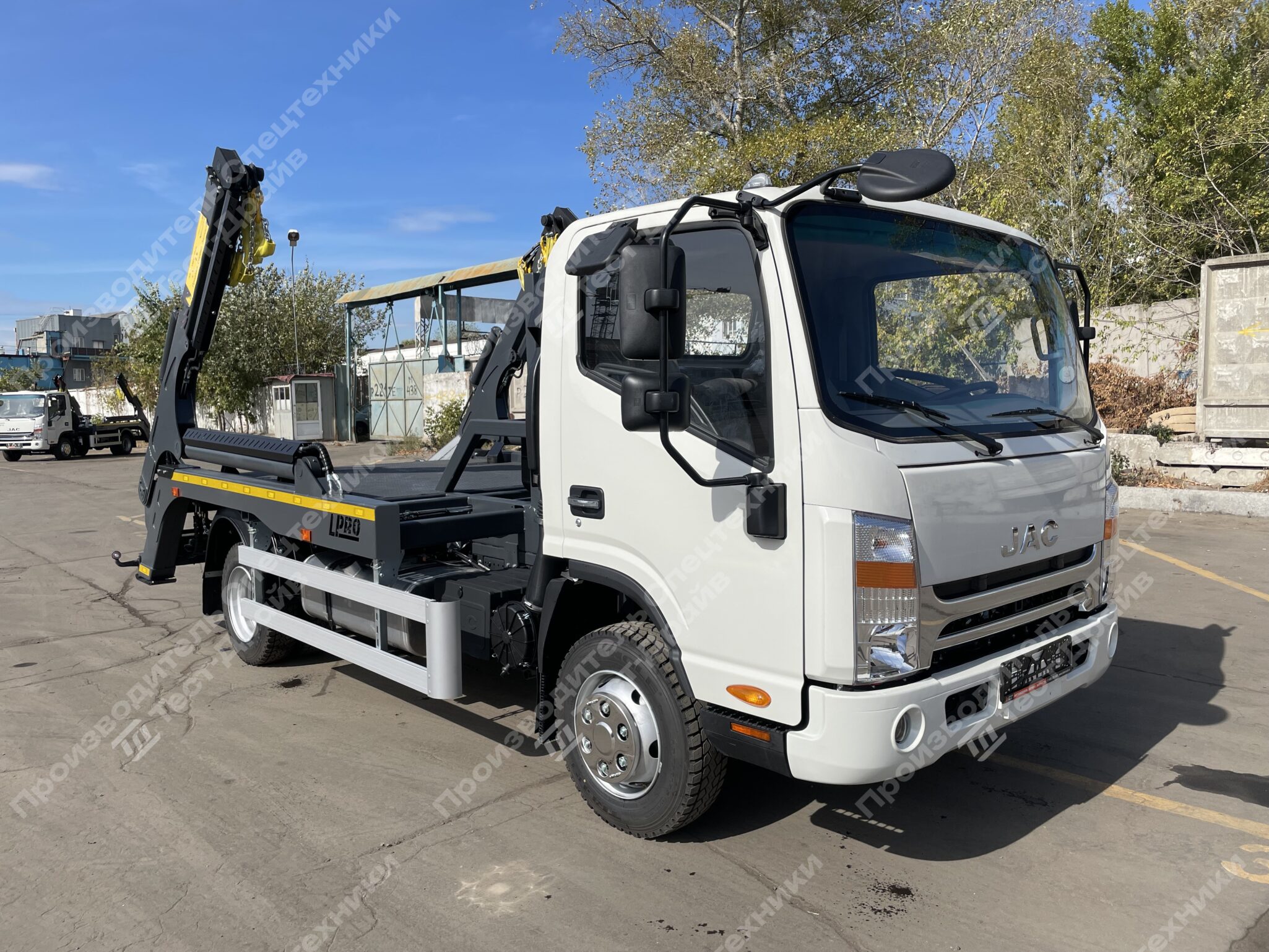 Бункеровоз JAC N90 4x2 с выдвижными телескопическими секциями Фото №1