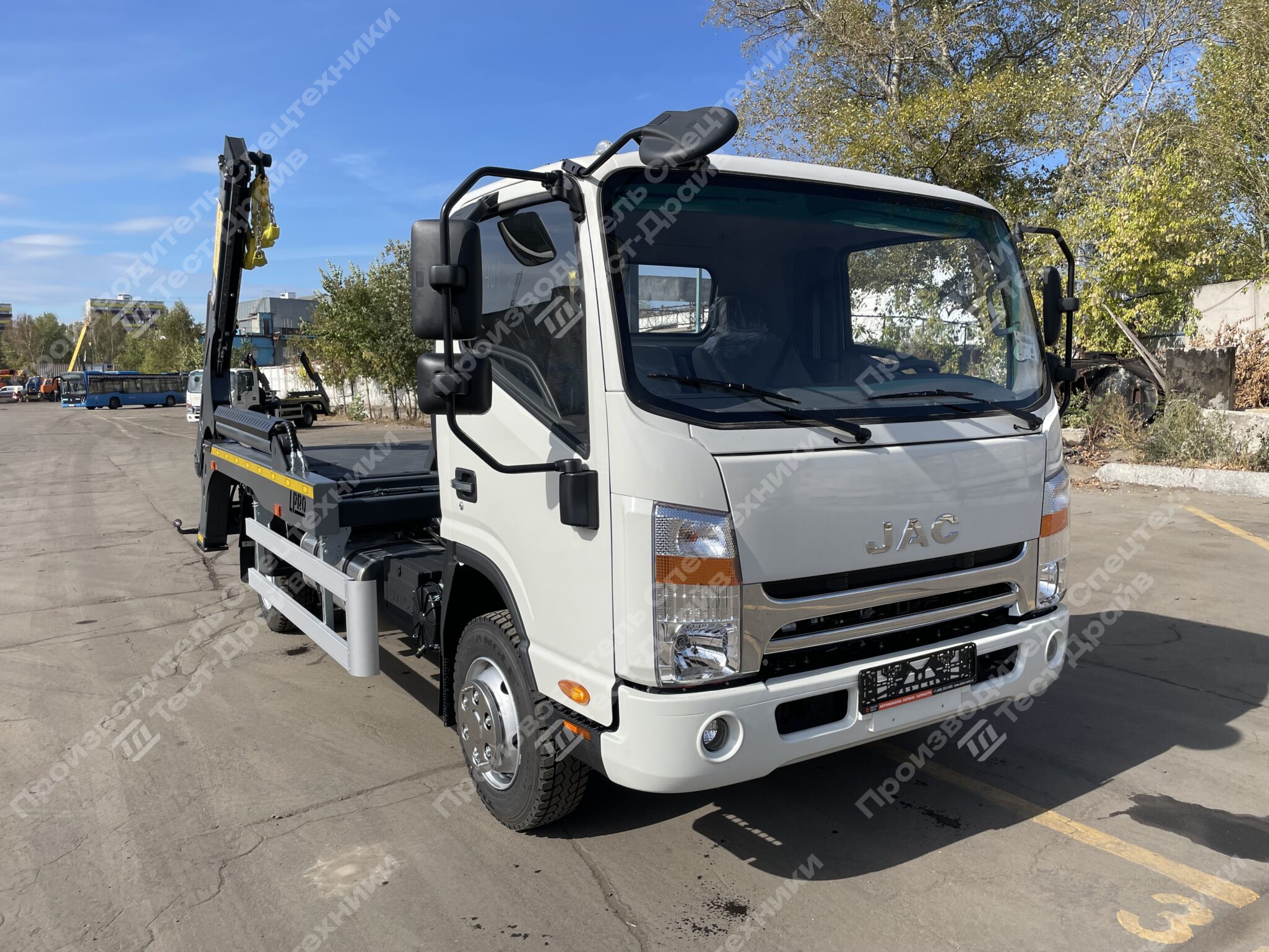 Бункеровоз JAC N90 4x2 с выдвижными телескопическими секциями Фото №3