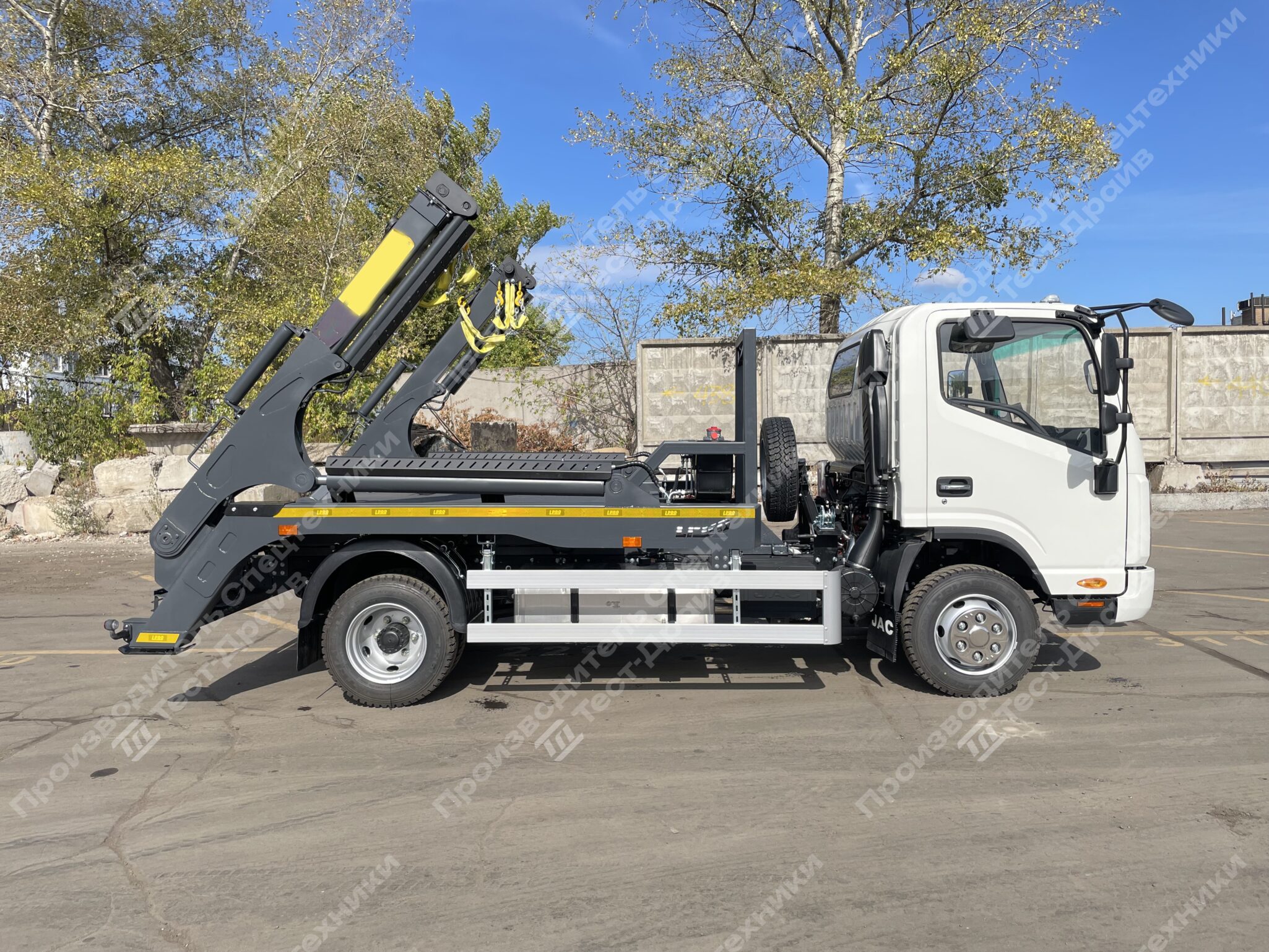 Бункеровоз JAC N90 4x2 с выдвижными телескопическими секциями Фото №6