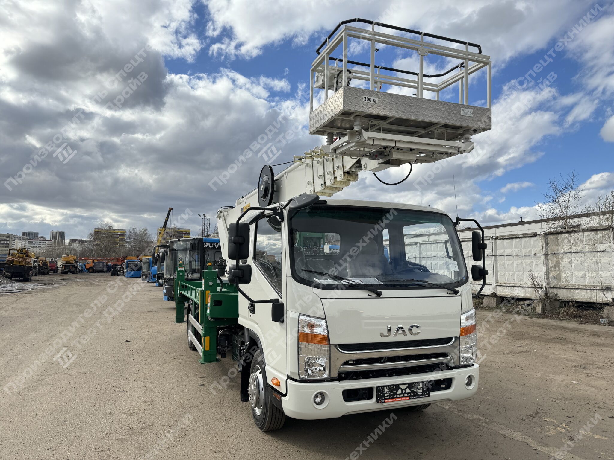 Автогидроподъемник JAC N90 4x2 ПСС-131.28Э GREENMASH Фото №1