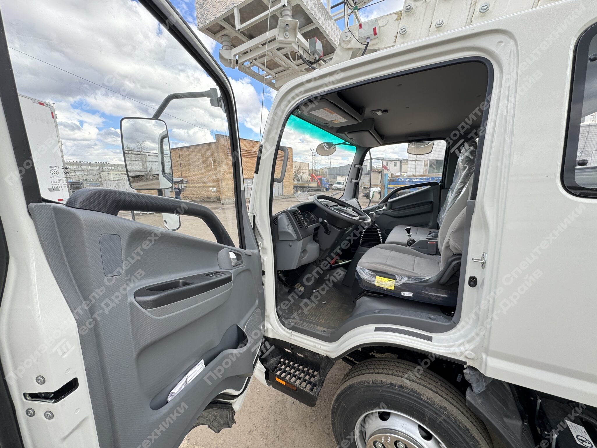 Автогидроподъемник JAC N90 4x2 ПСС-131.28Э GREENMASH Фото №9