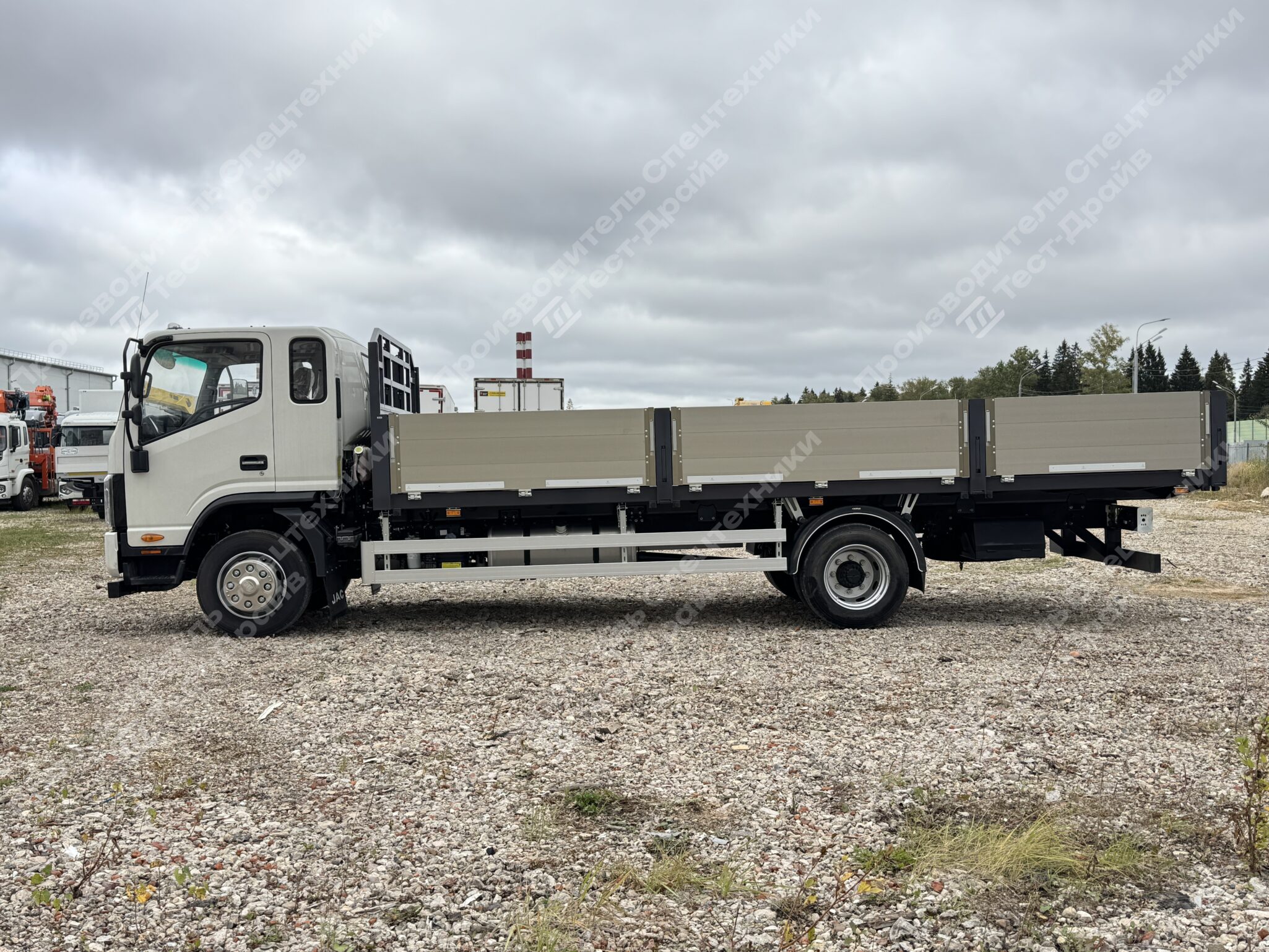 Бортовой JAC N120 6x2 Фото №5