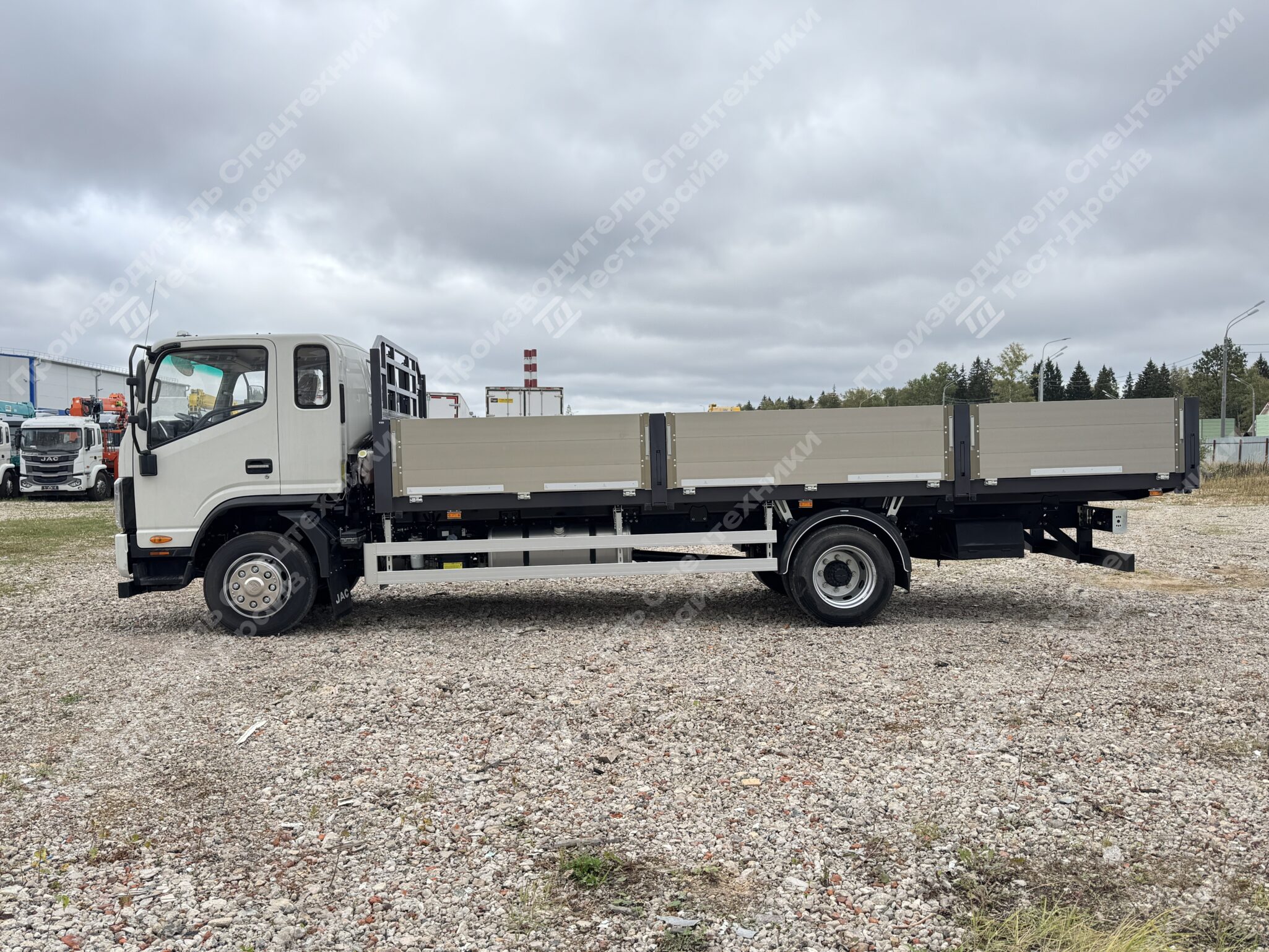 Бортовой JAC N120 6x2 Фото №6