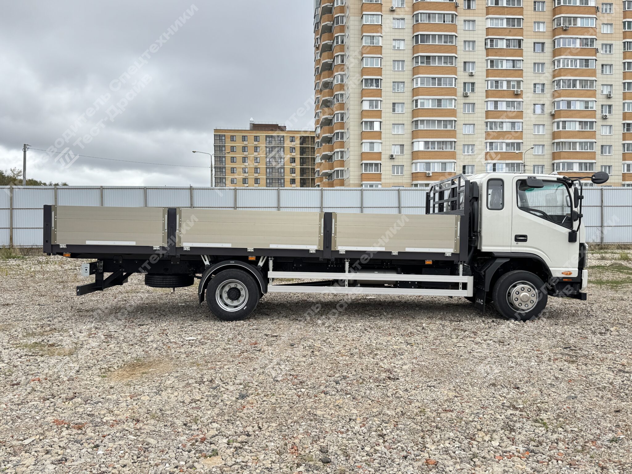 Бортовой JAC N120 6x2 Фото №12