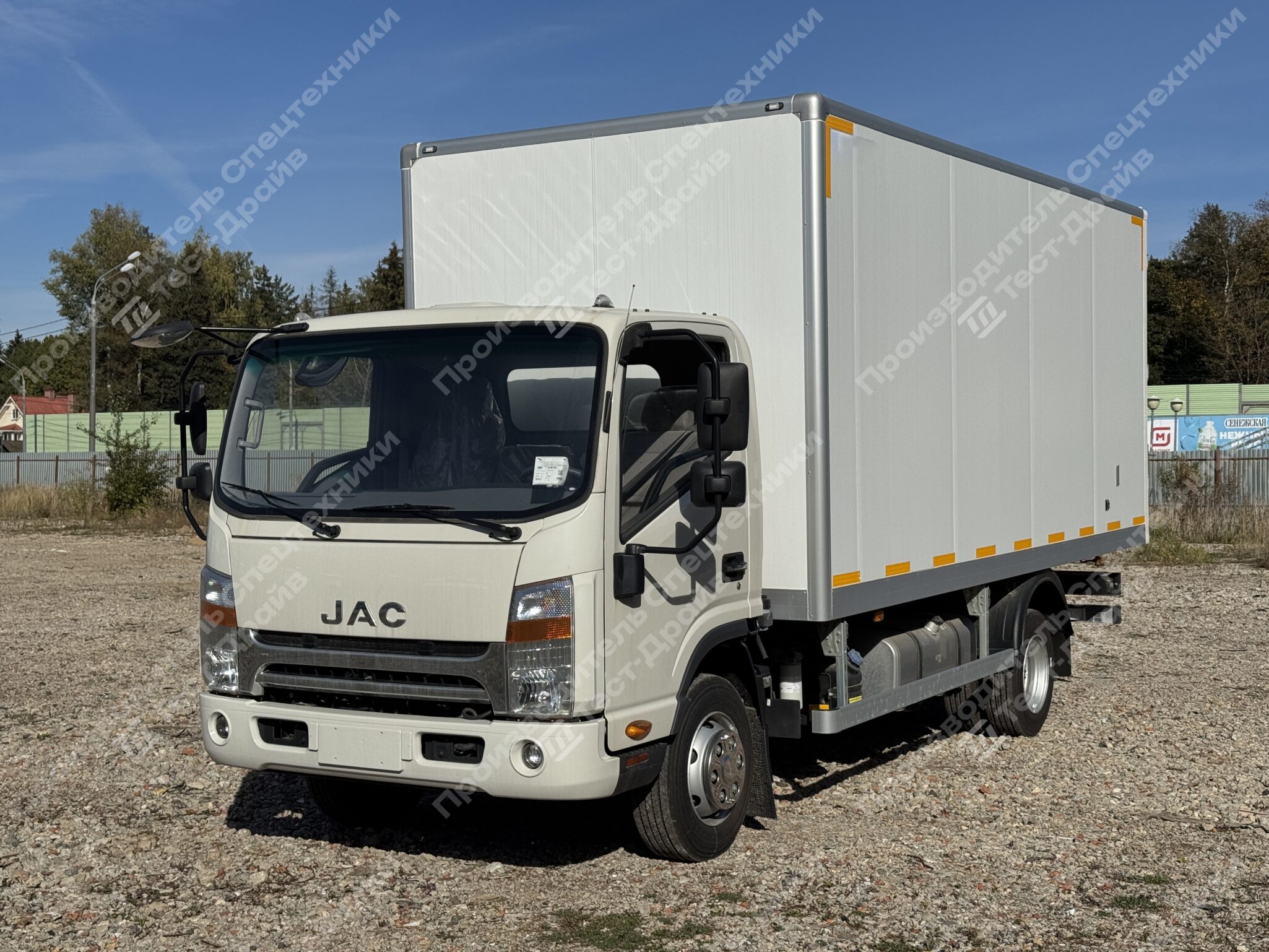 Изотермический фургон JAC N90N 4x2 Фото №1