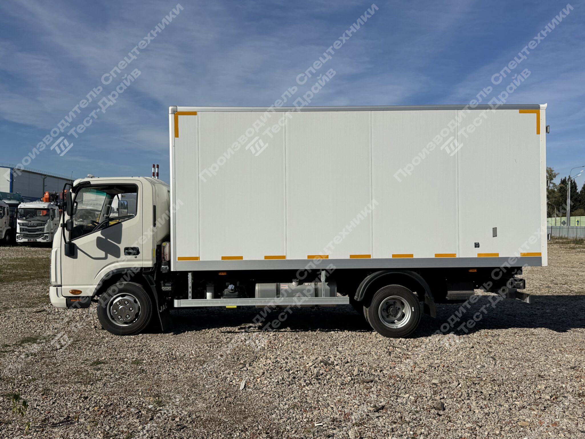 Изотермический фургон JAC N90N 4x2 Фото №3