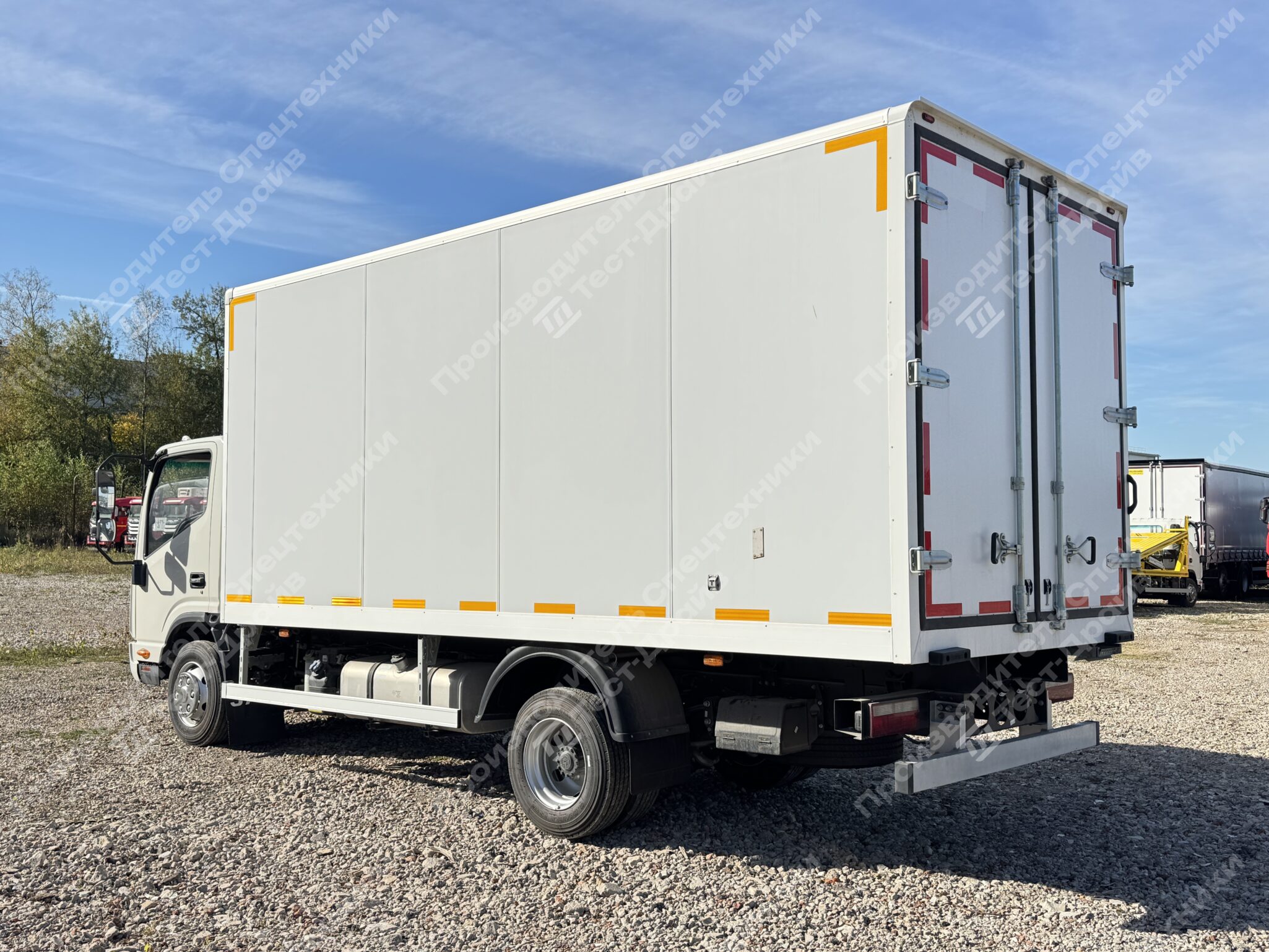 Изотермический фургон JAC N90N 4x2 Фото №4