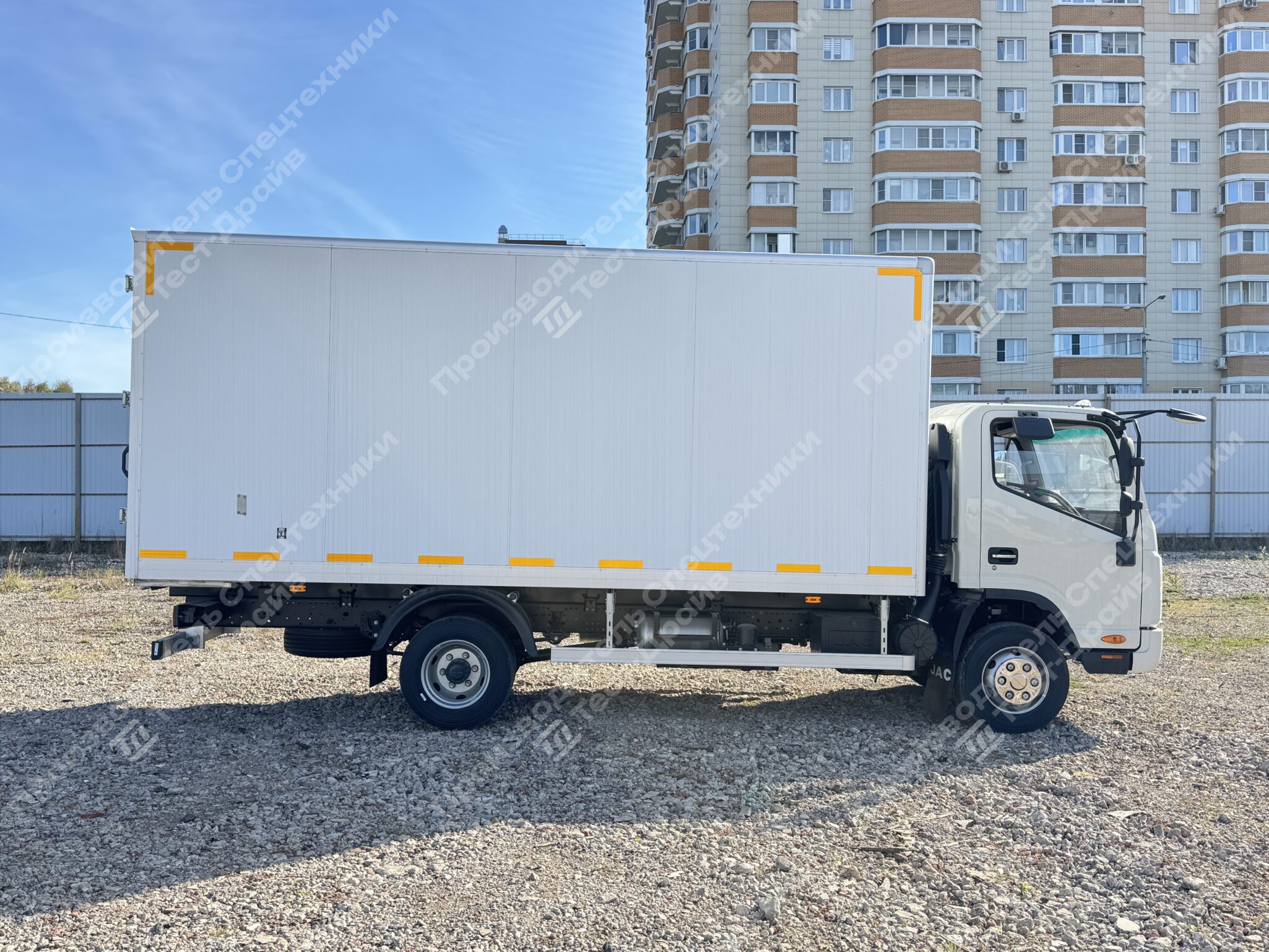 Изотермический фургон JAC N90N 4x2 Фото №5