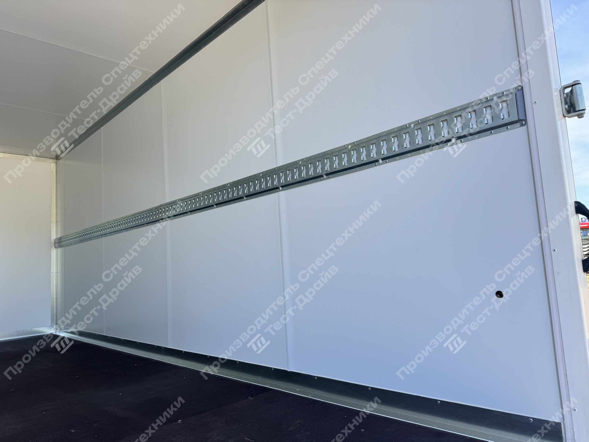 Изотермический фургон JAC N90N 4x2 Фото №9