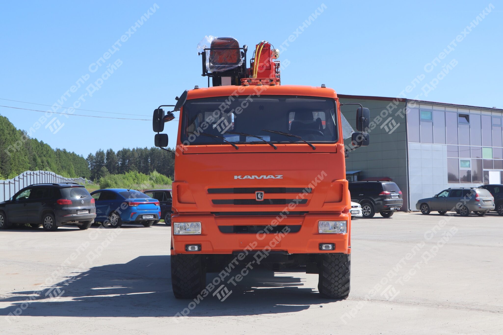 Бортовой КамАЗ-43118 6x6 с КМУ Kanglim KS2056 Фото №6