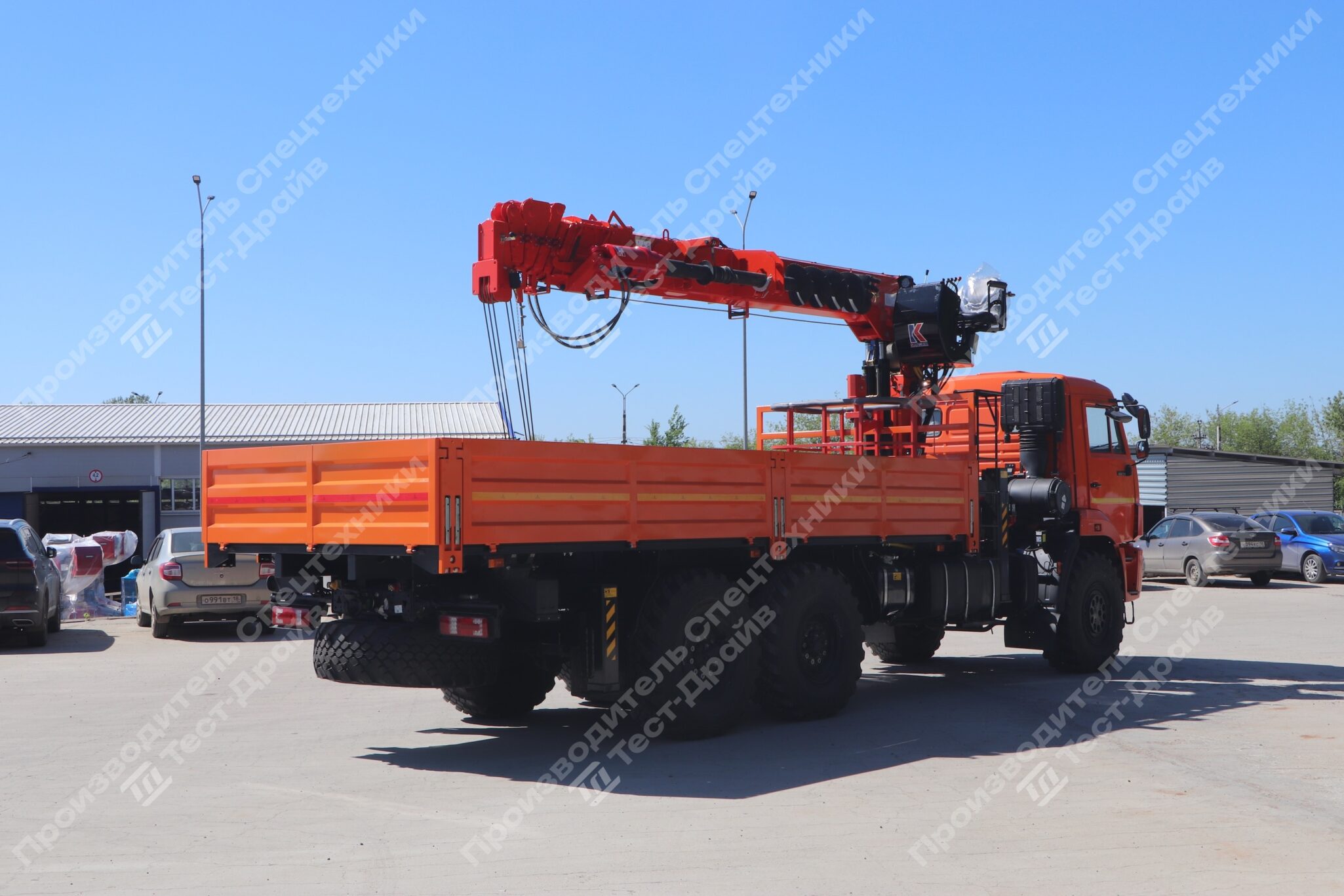 Бортовой КамАЗ-43118 6x6 с КМУ Kanglim KS2056 Фото №10