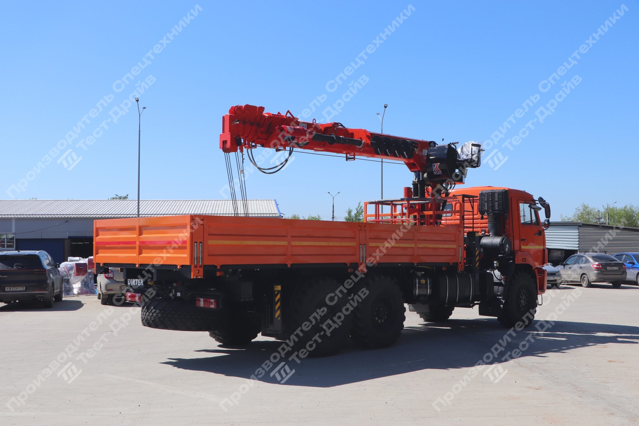 Бортовой КамАЗ-43118 6x6 с КМУ Kanglim KS2056 Фото №20