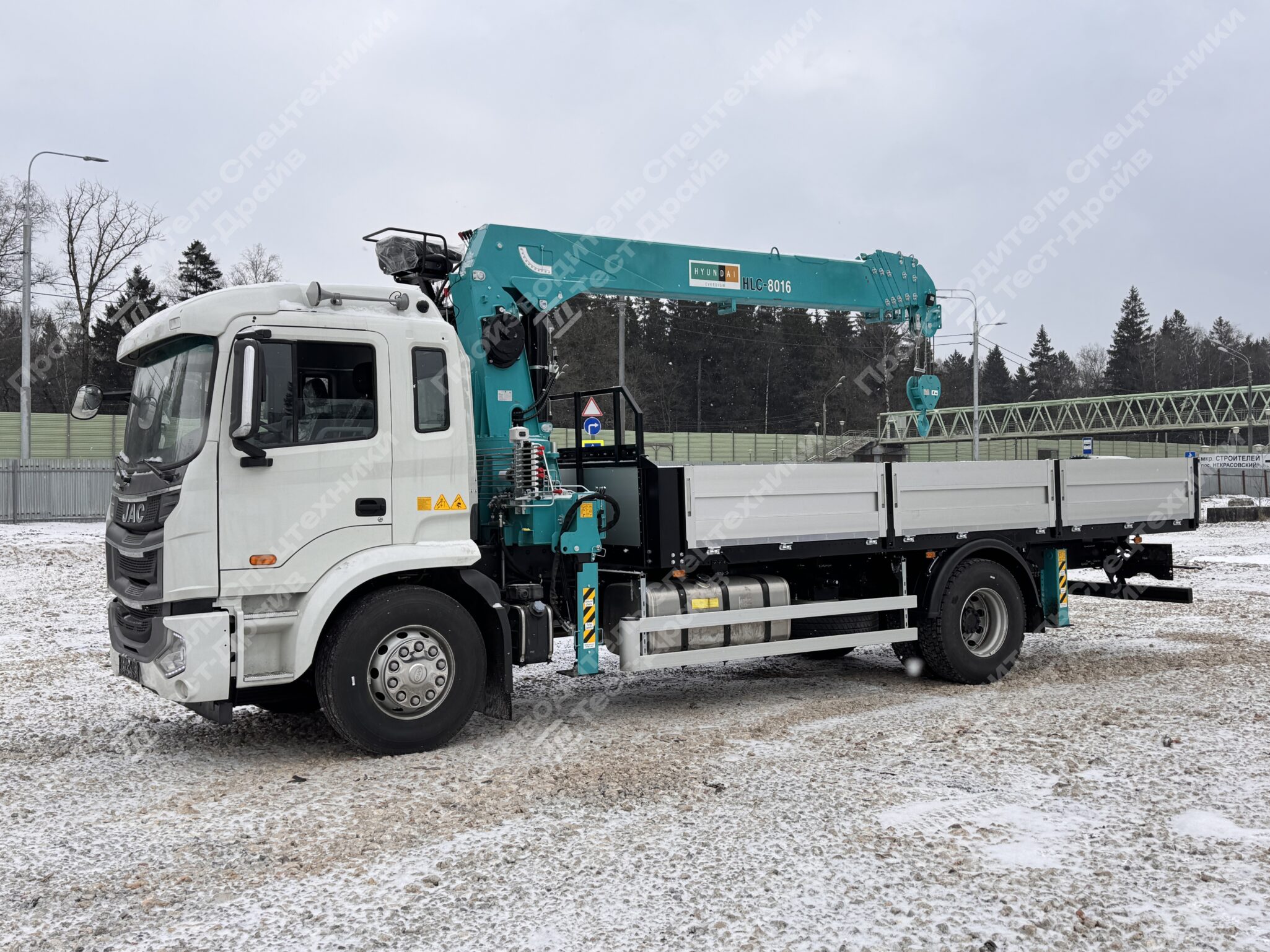 Бортовой JAC N200 6x4 с КМУ HKTC HLC 8016 Фото №3