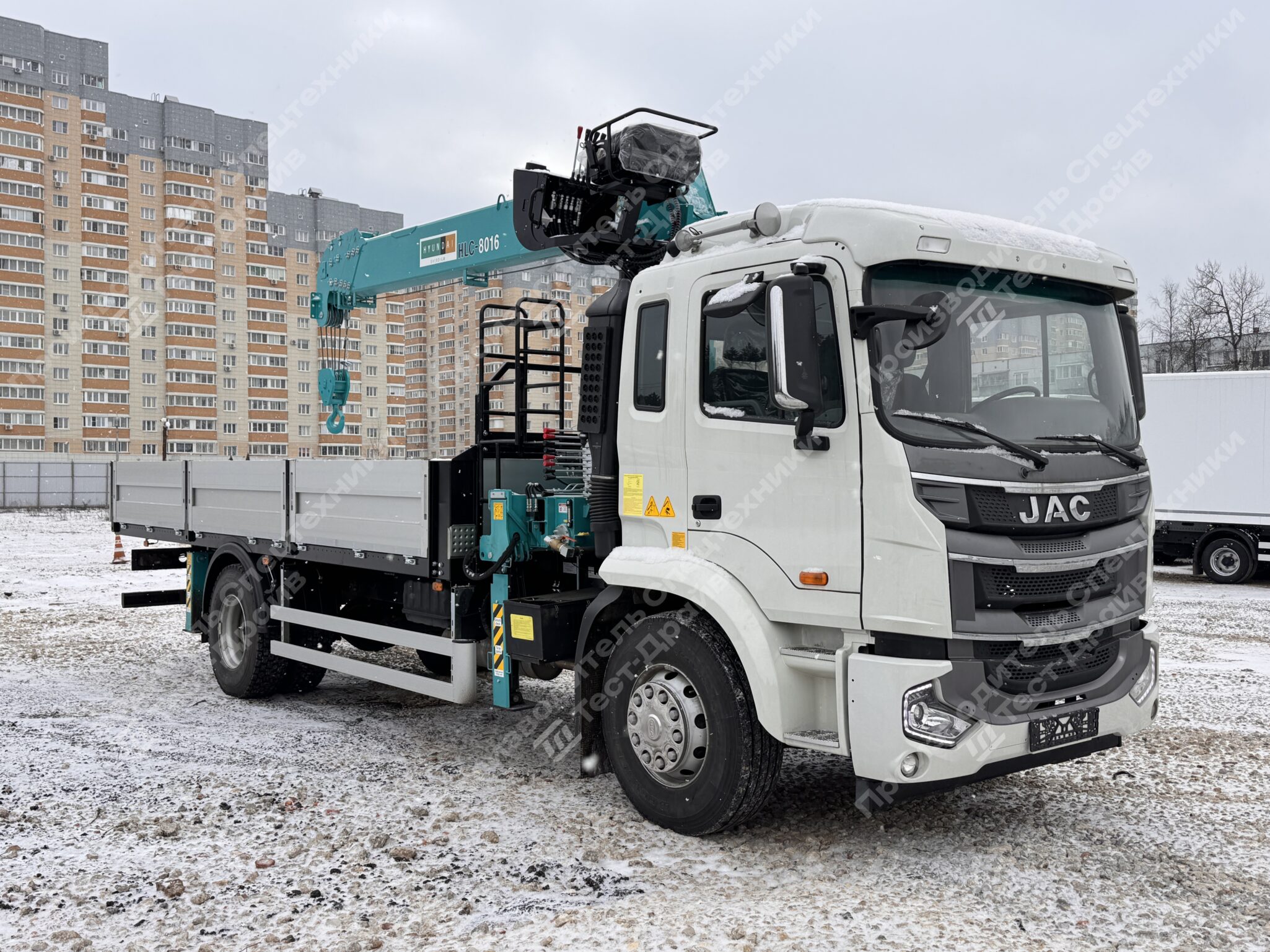 Бортовой JAC N200 6x4 с КМУ HKTC HLC 8016 Фото №7