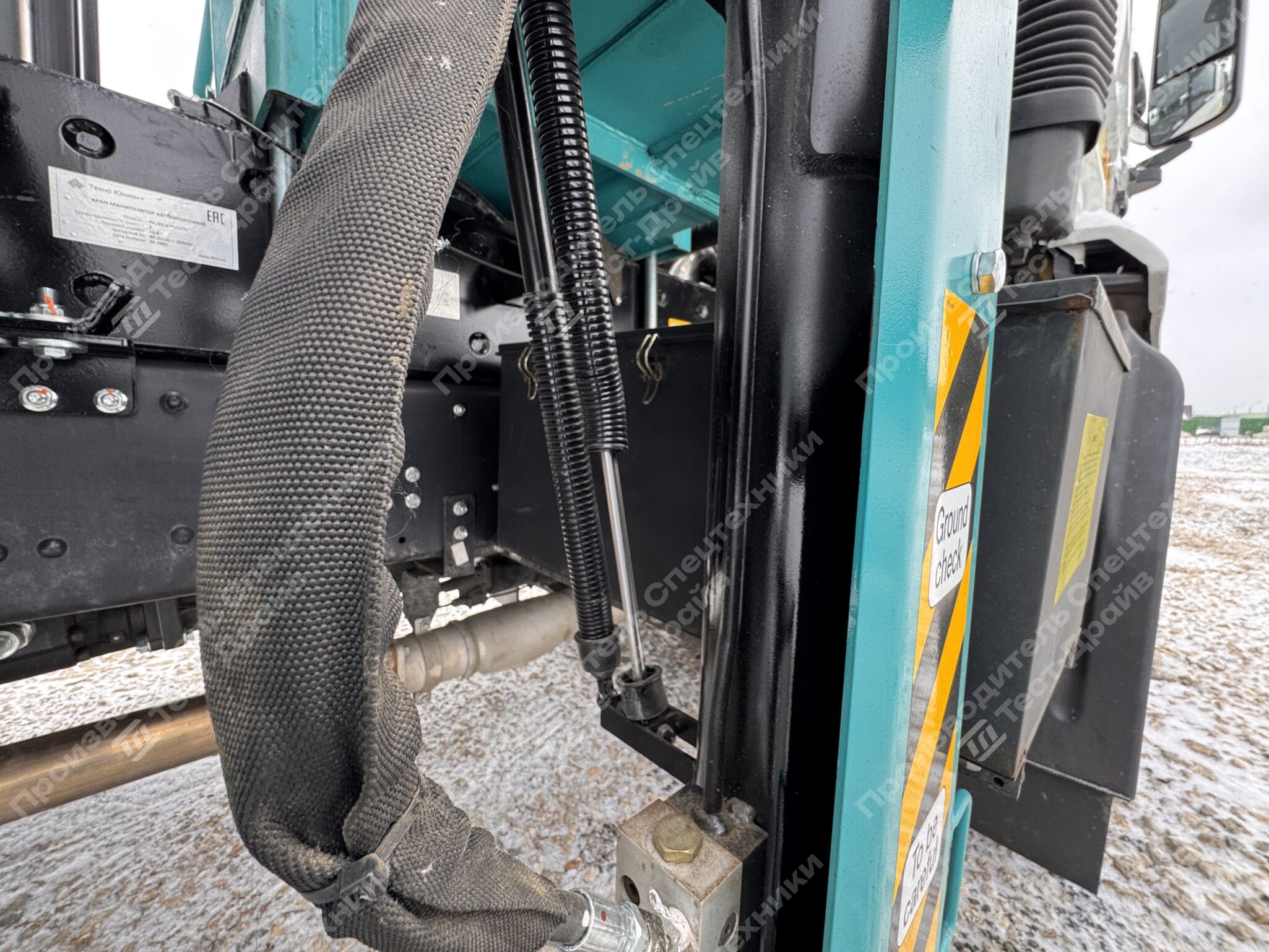 Бортовой JAC N200 6x4 с КМУ HKTC HLC 8016 Фото №15