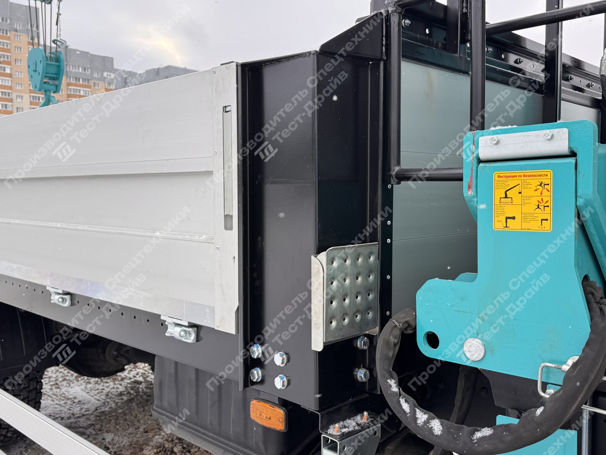 Бортовой JAC N200 6x4 с КМУ HKTC HLC 8016 Фото №18