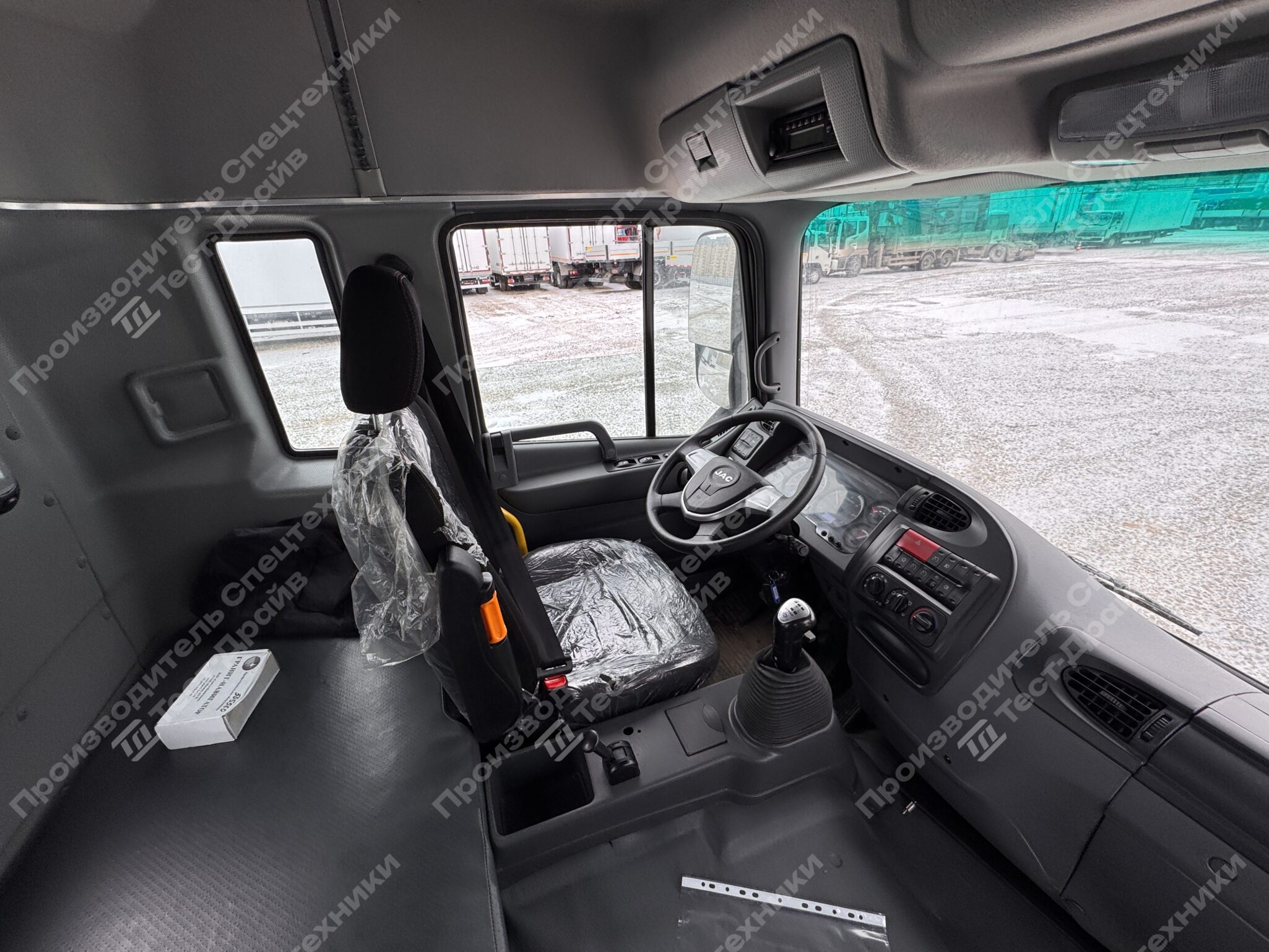 Бортовой JAC N200 6x4 с КМУ HKTC HLC 8016 Фото №26