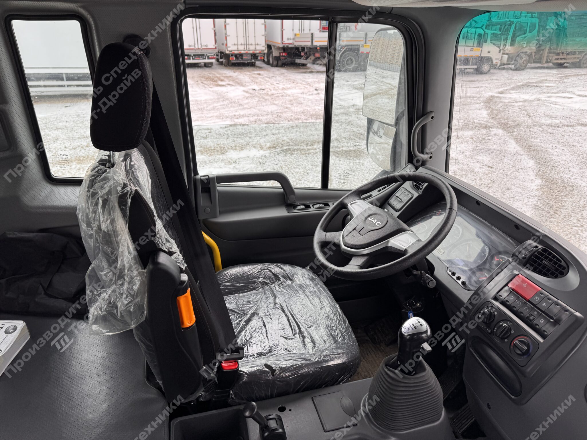 Бортовой JAC N200 6x4 с КМУ HKTC HLC 8016 Фото №27