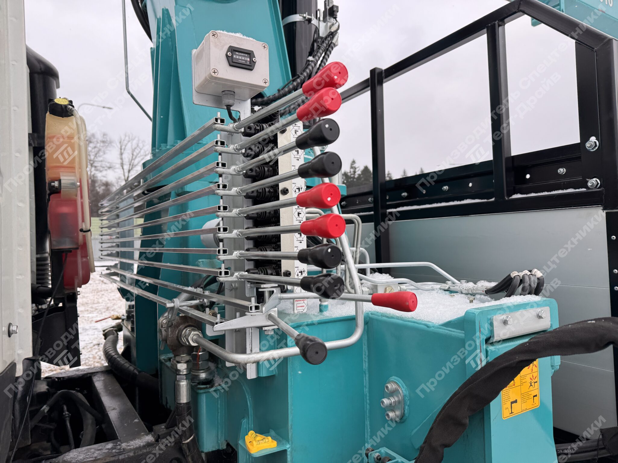 Бортовой JAC N200 6x4 с КМУ HKTC HLC 8016 Фото №31