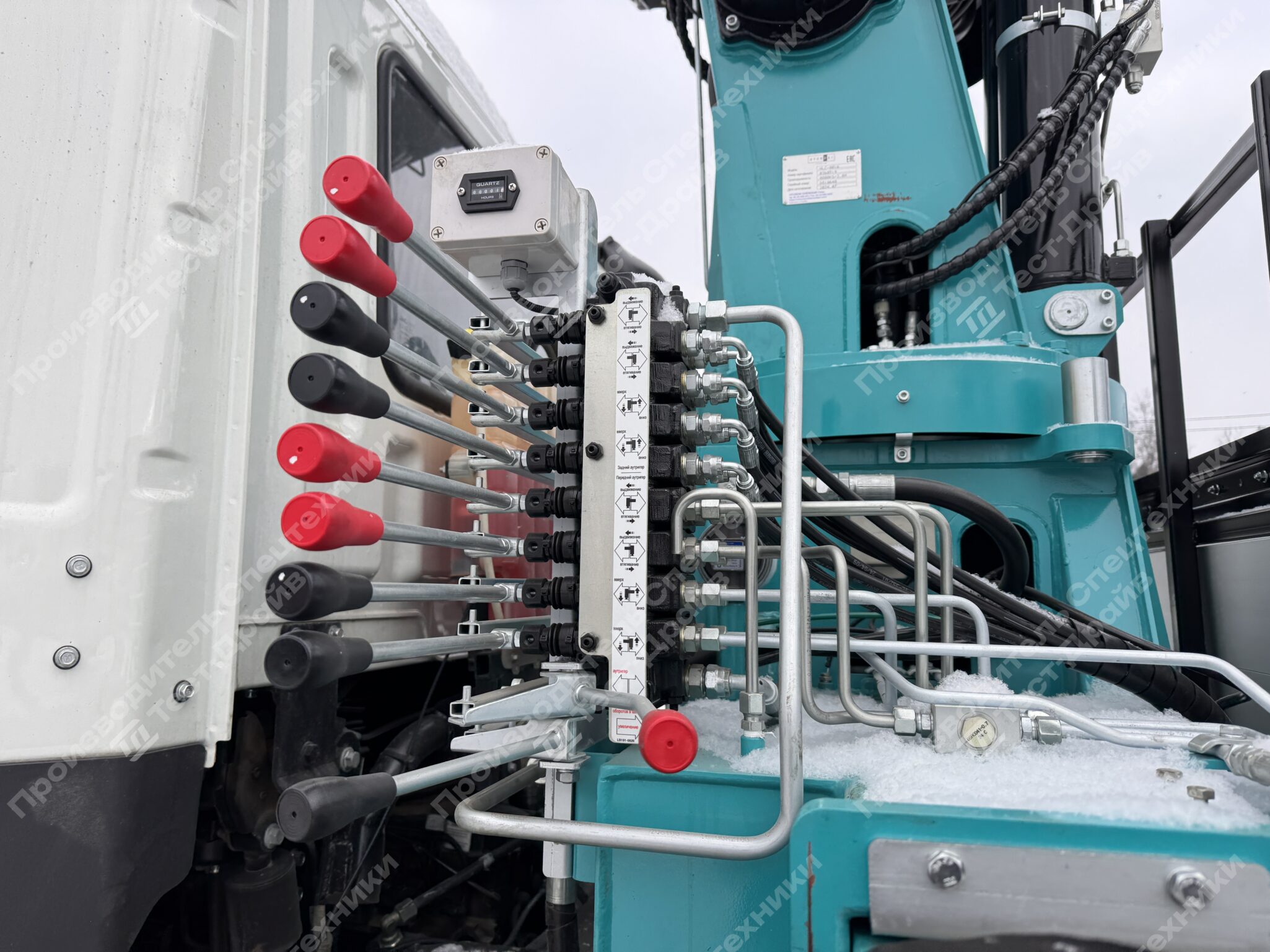 Бортовой JAC N200 6x4 с КМУ HKTC HLC 8016 Фото №32