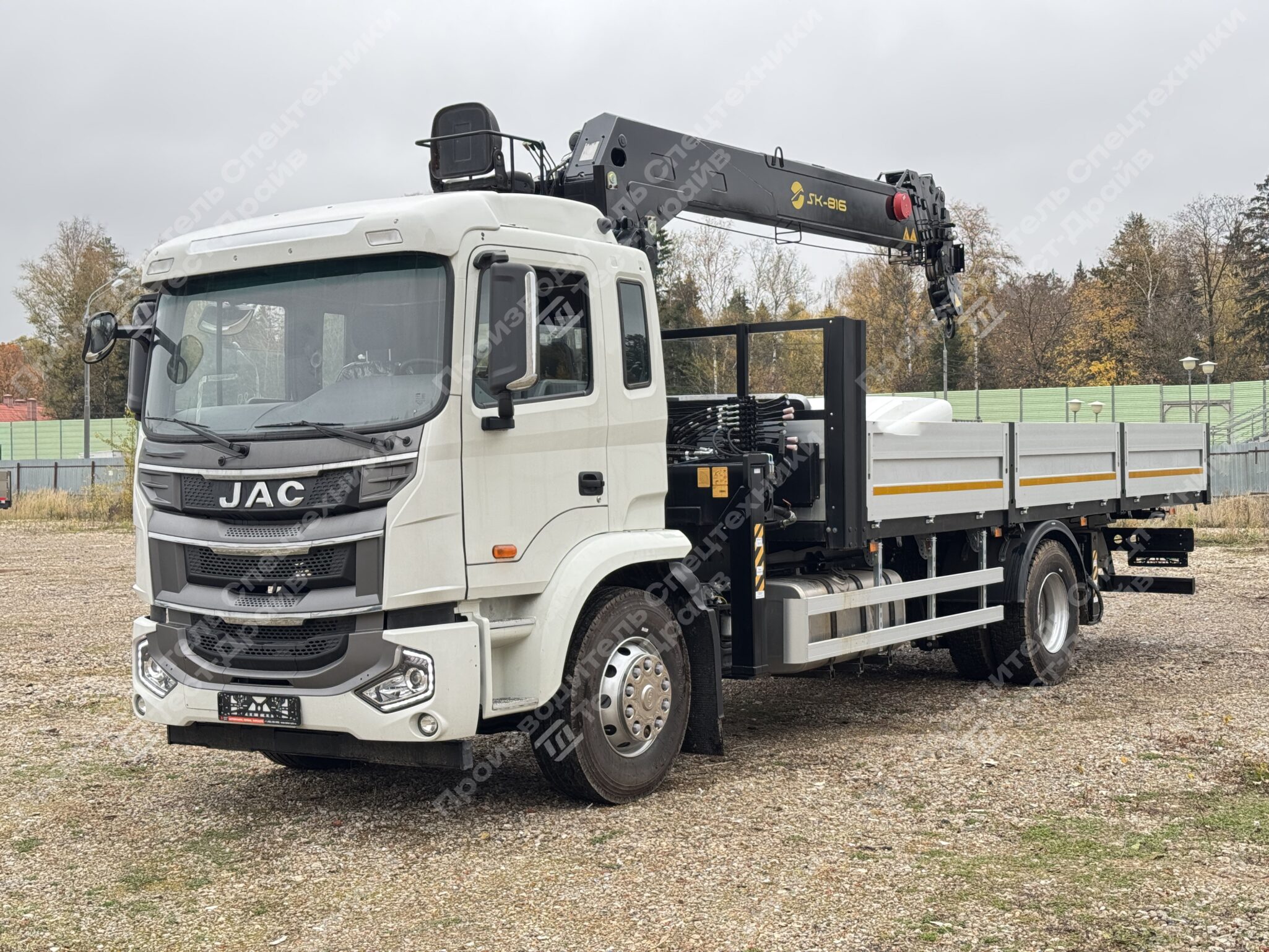 Бортовой с КМУ SK-V816 JAC N200 6x4 Фото №1