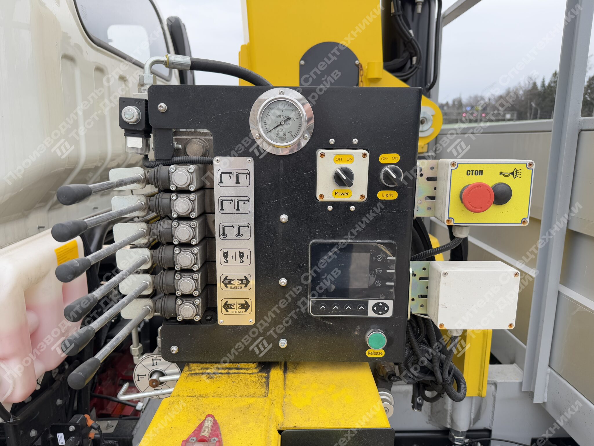 Бортовой JAC N120 4x2 с КМУ HYVA HST6.3 Фото №8