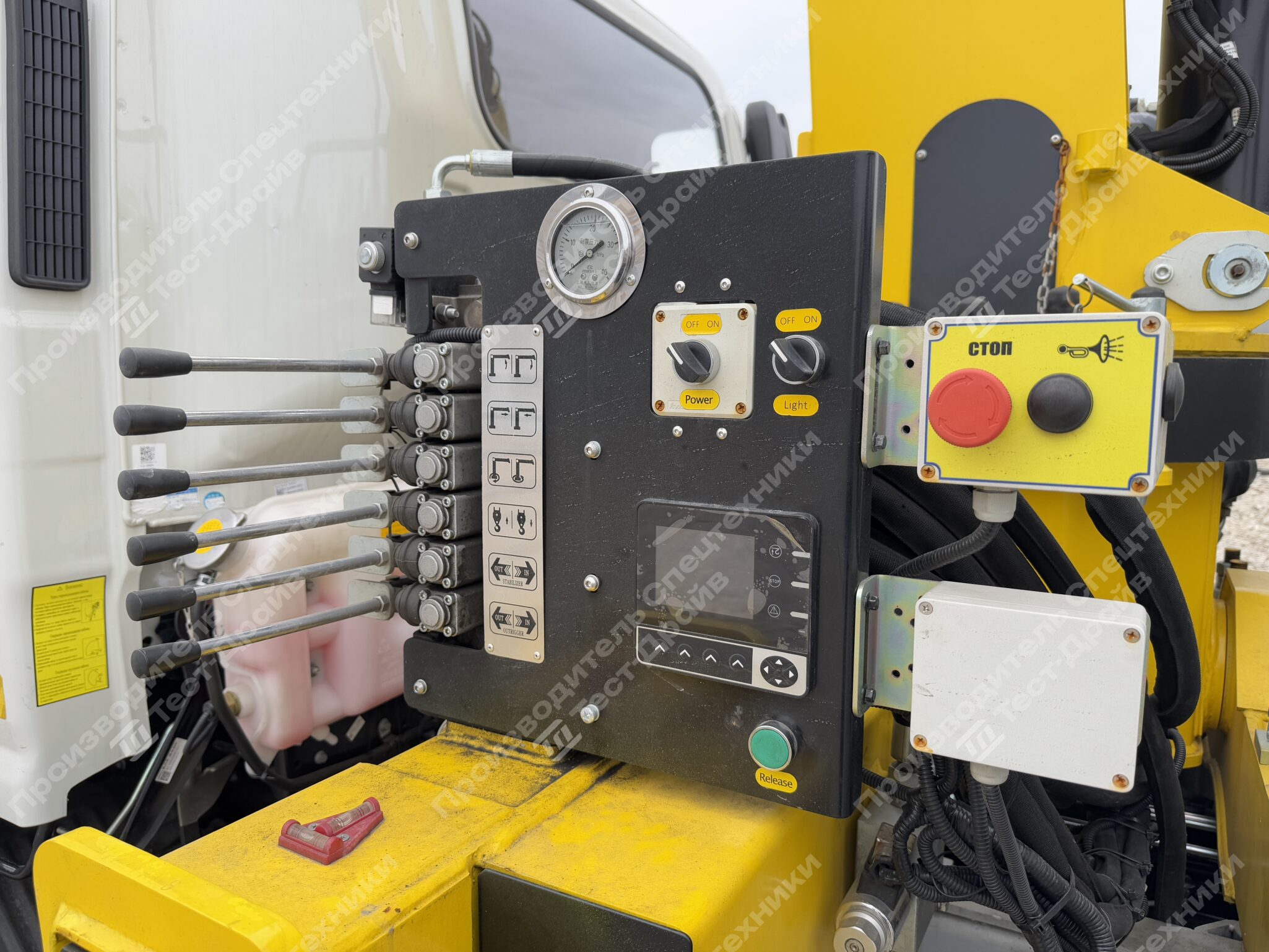 Бортовой JAC N120 4x2 с КМУ HYVA HST6.3 Фото №9