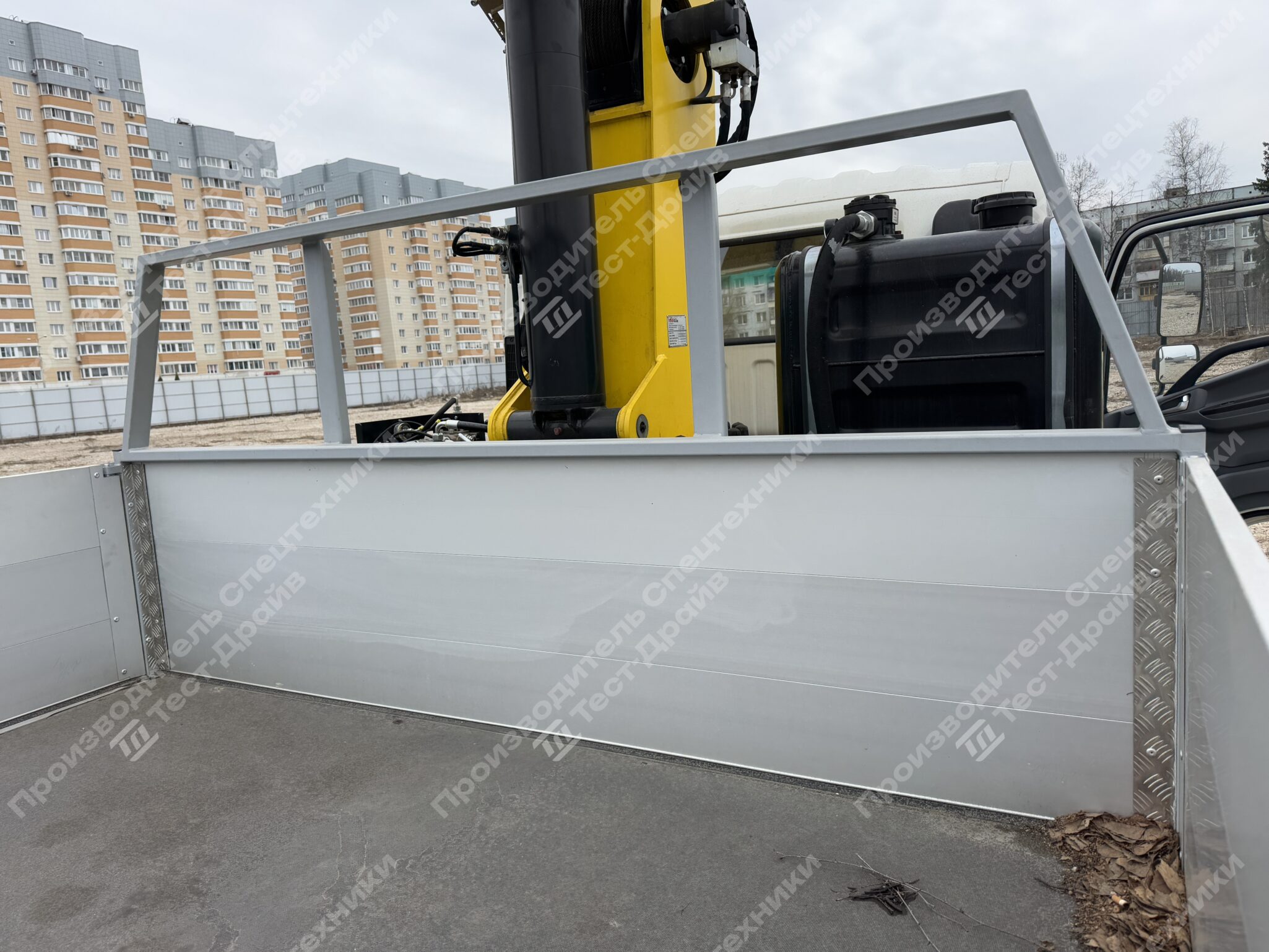 Бортовой JAC N120 4x2 с КМУ HYVA HST6.3 Фото №20