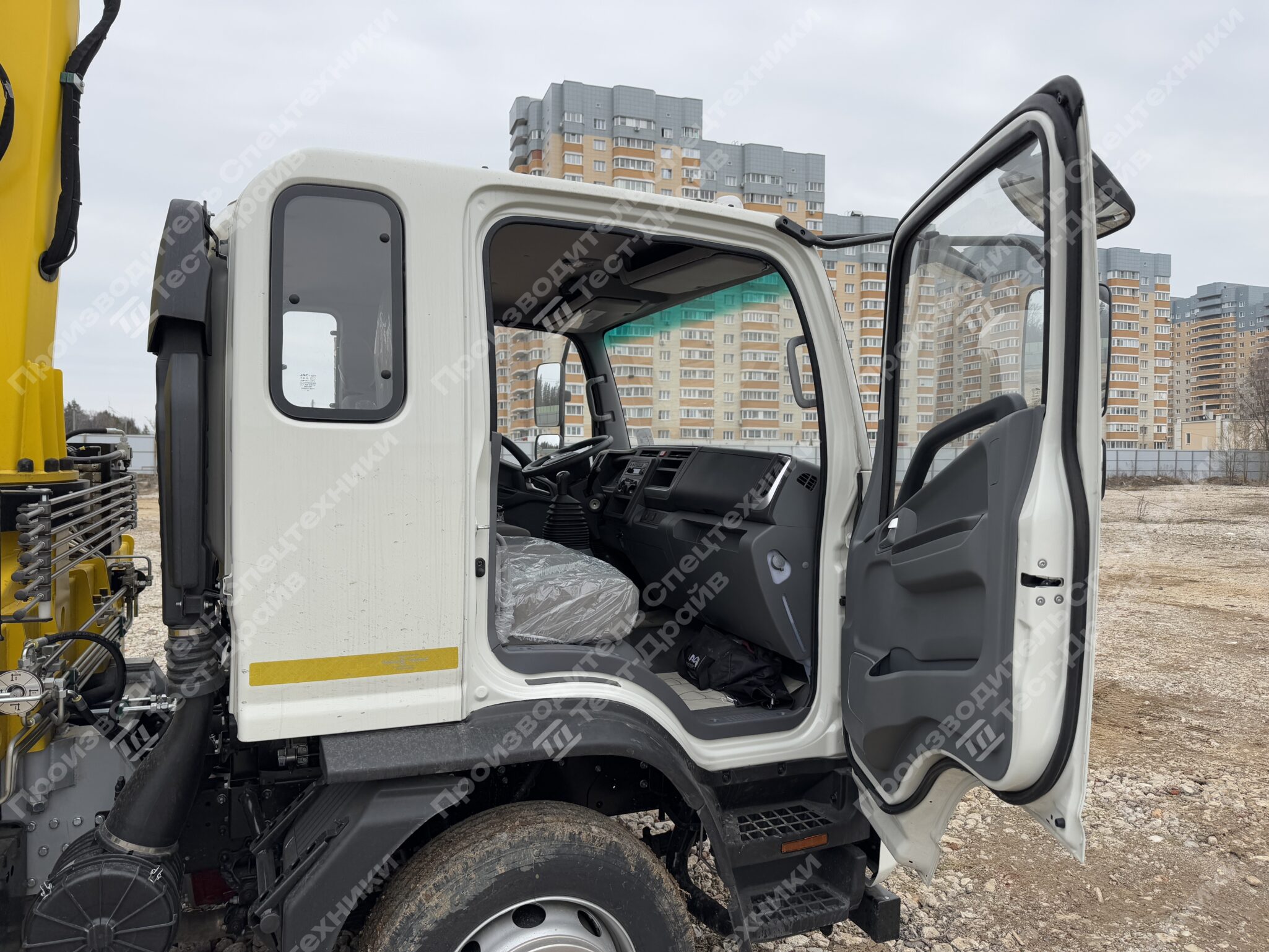 Бортовой JAC N120 4x2 с КМУ HYVA HST6.3 Фото №25
